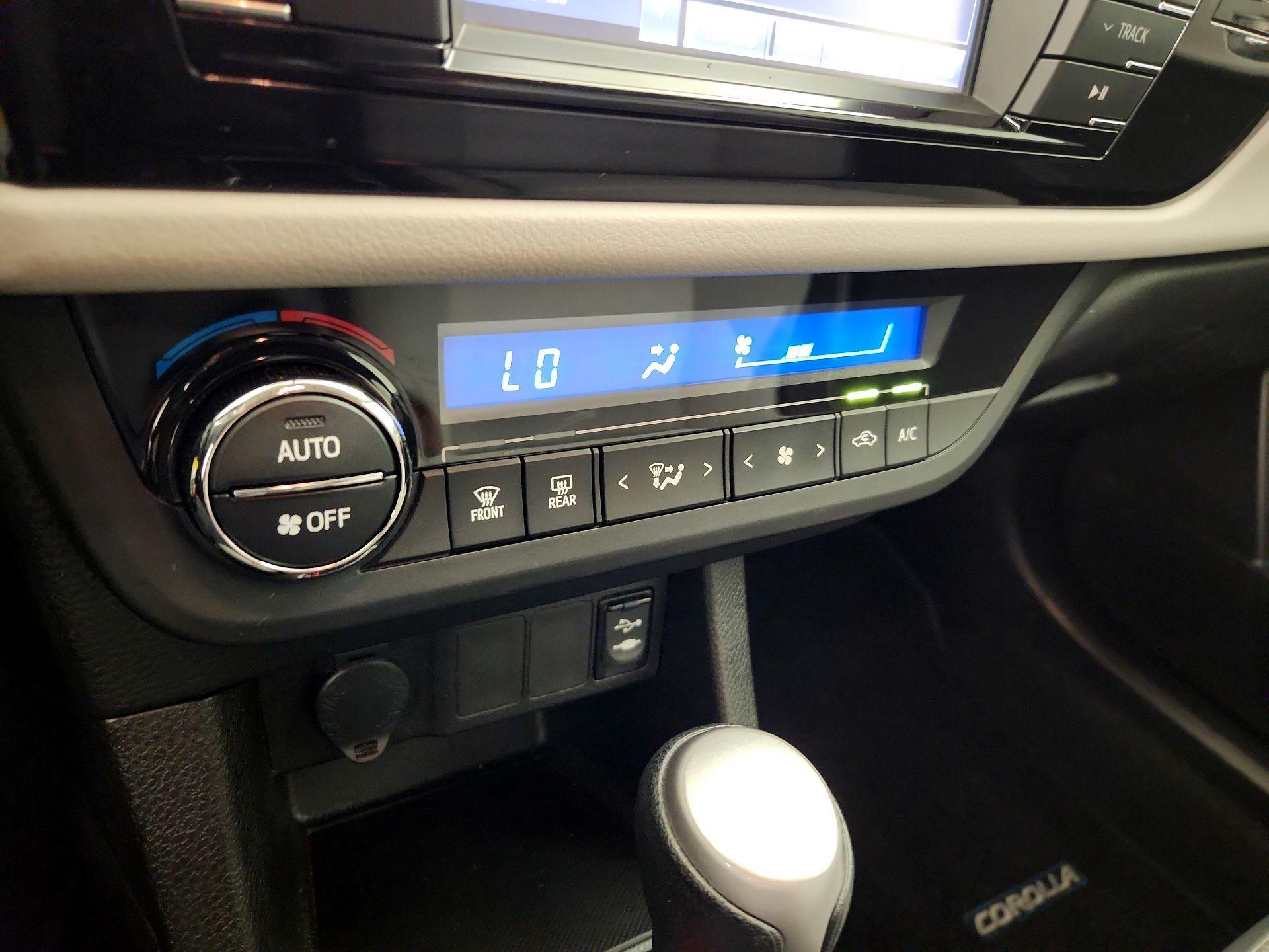 Thumbnail: 2015 Toyota Corolla - 16