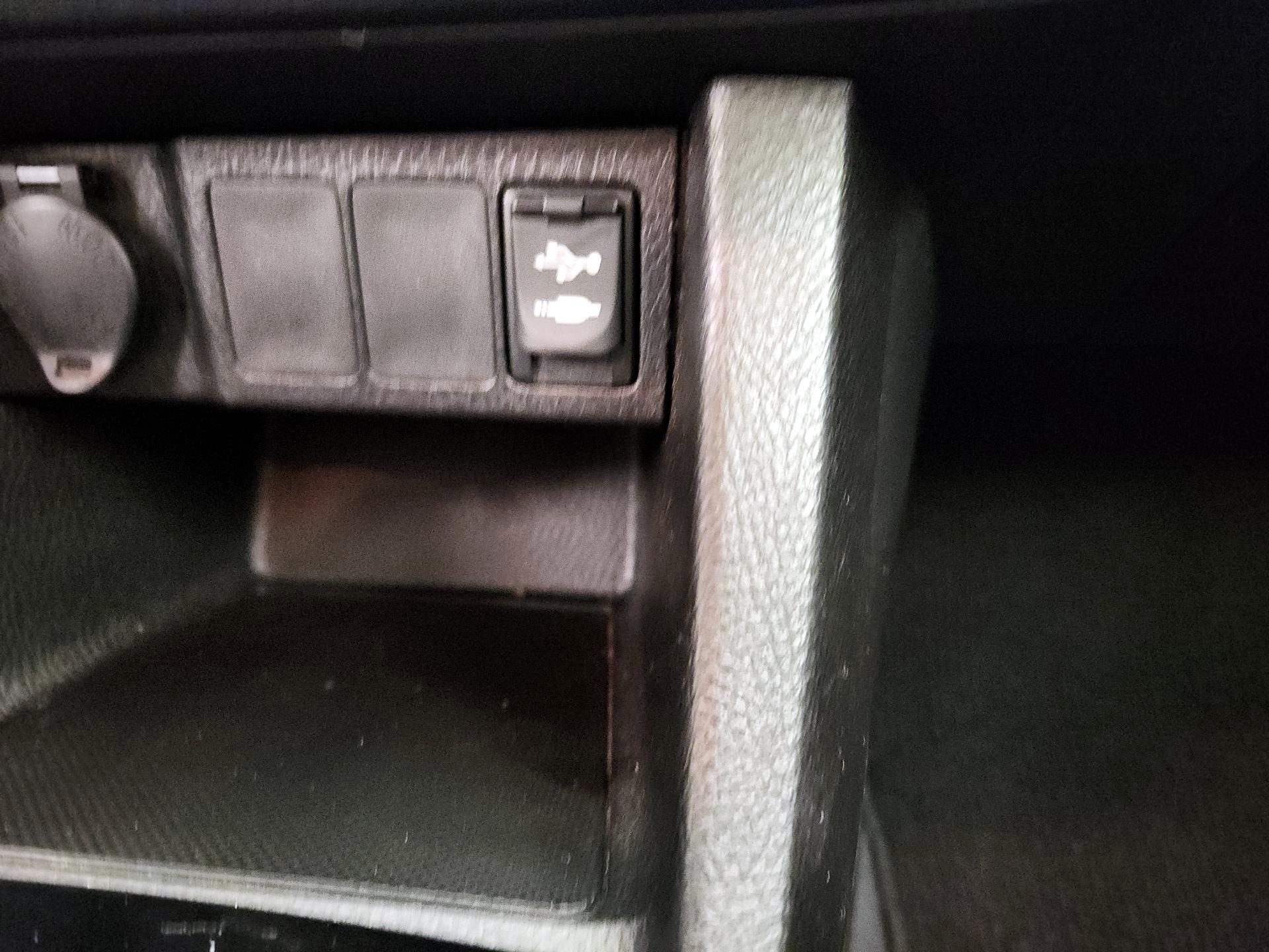 Thumbnail: 2015 Toyota Corolla - 18