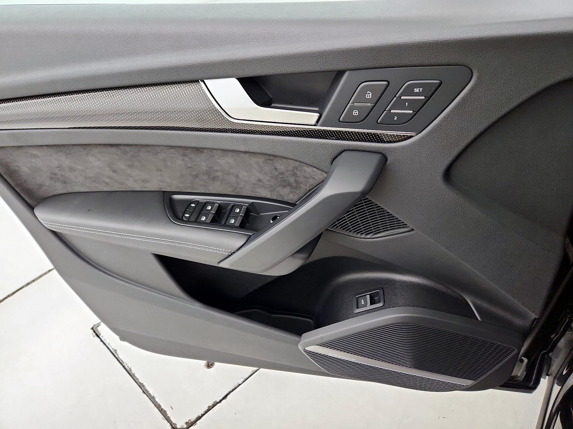 Thumbnail: 2019 Audi SQ5 - 12