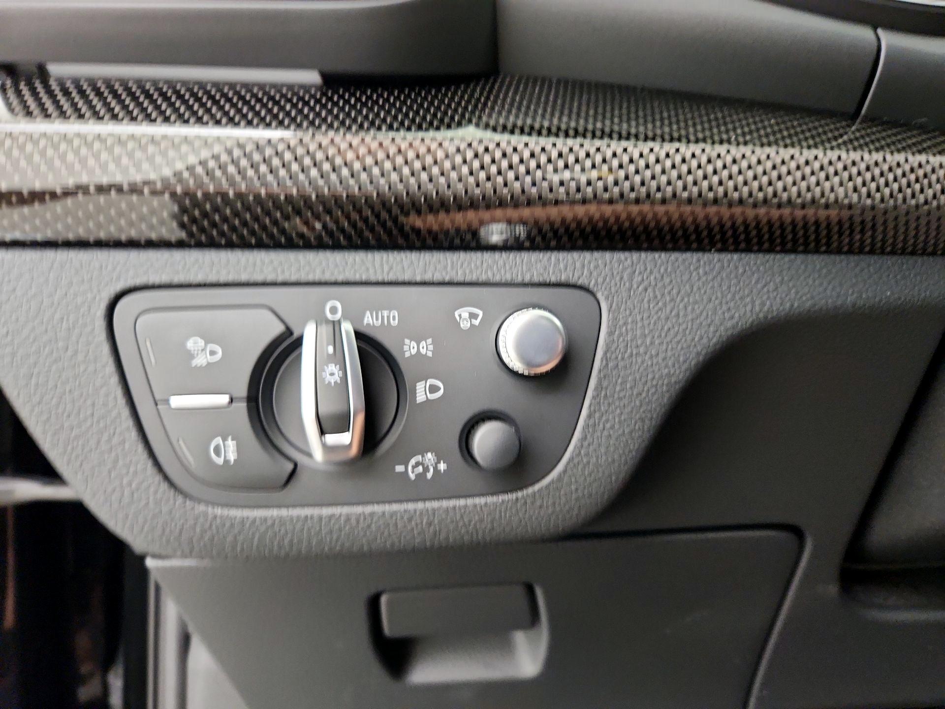 Thumbnail: 2019 Audi SQ5 - 13