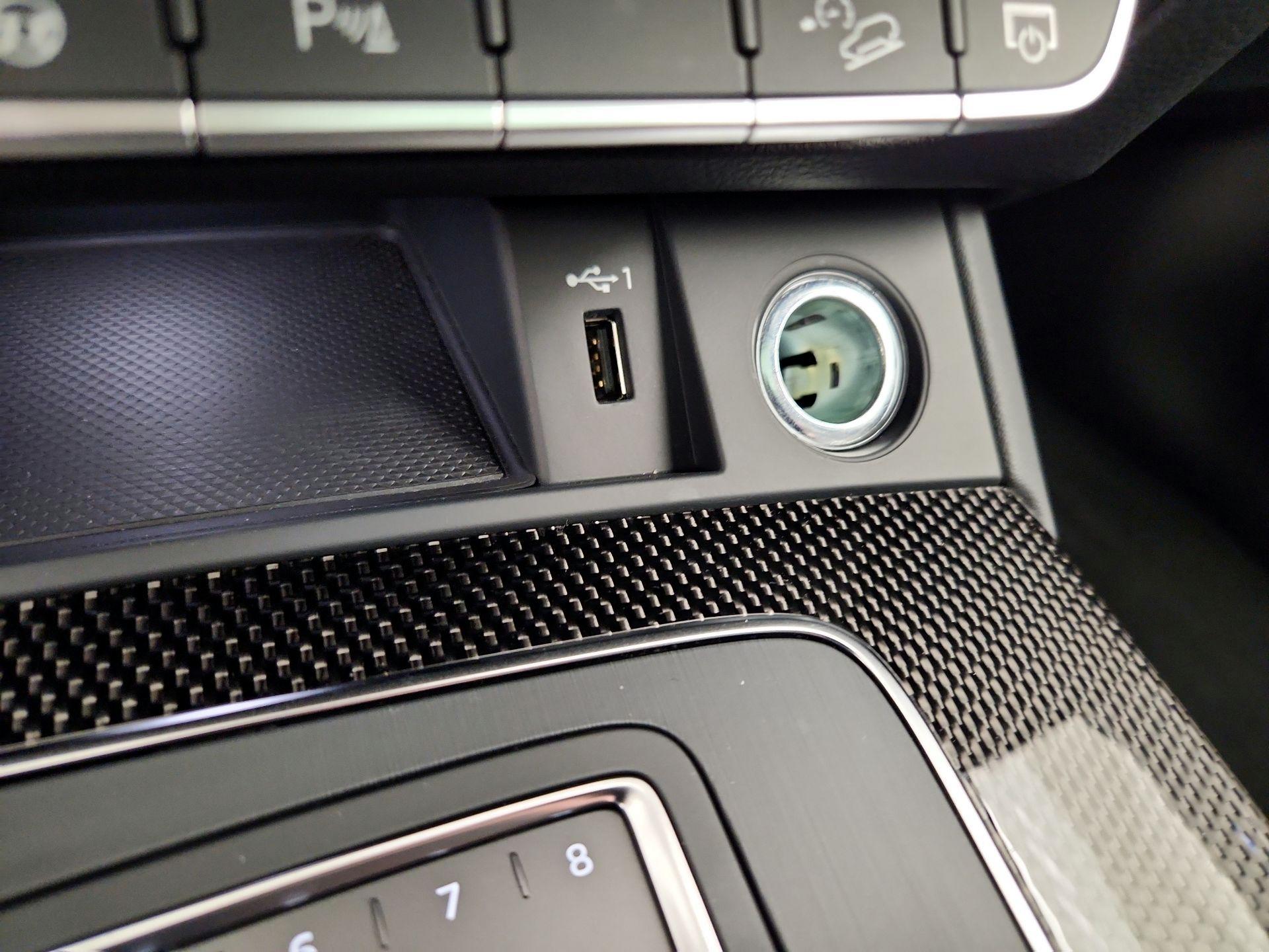 Thumbnail: 2019 Audi SQ5 - 19