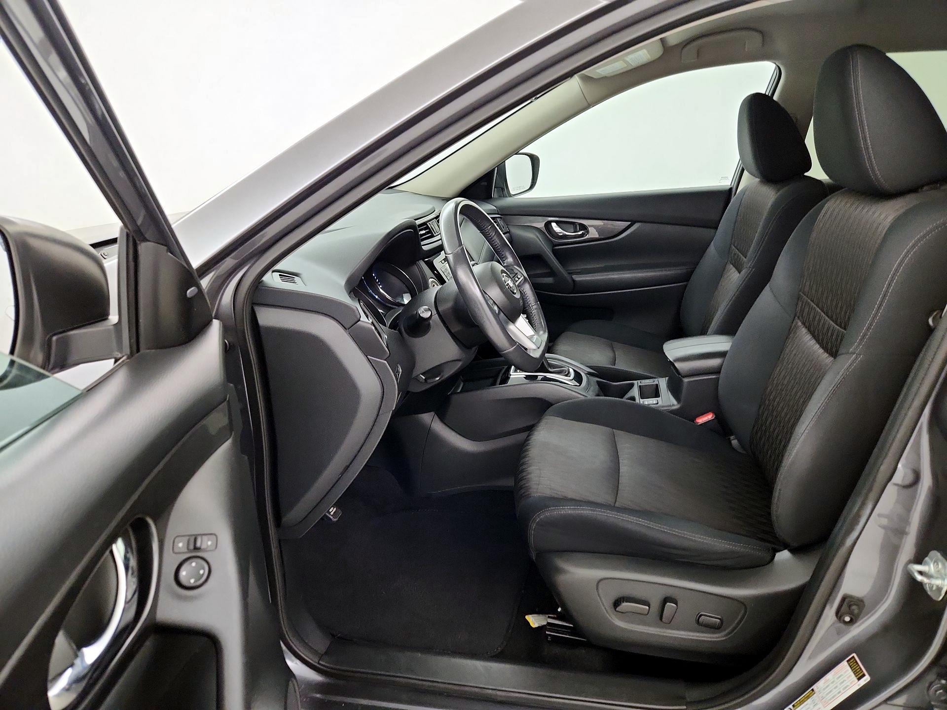 Thumbnail: 2017 Nissan Rogue - 11