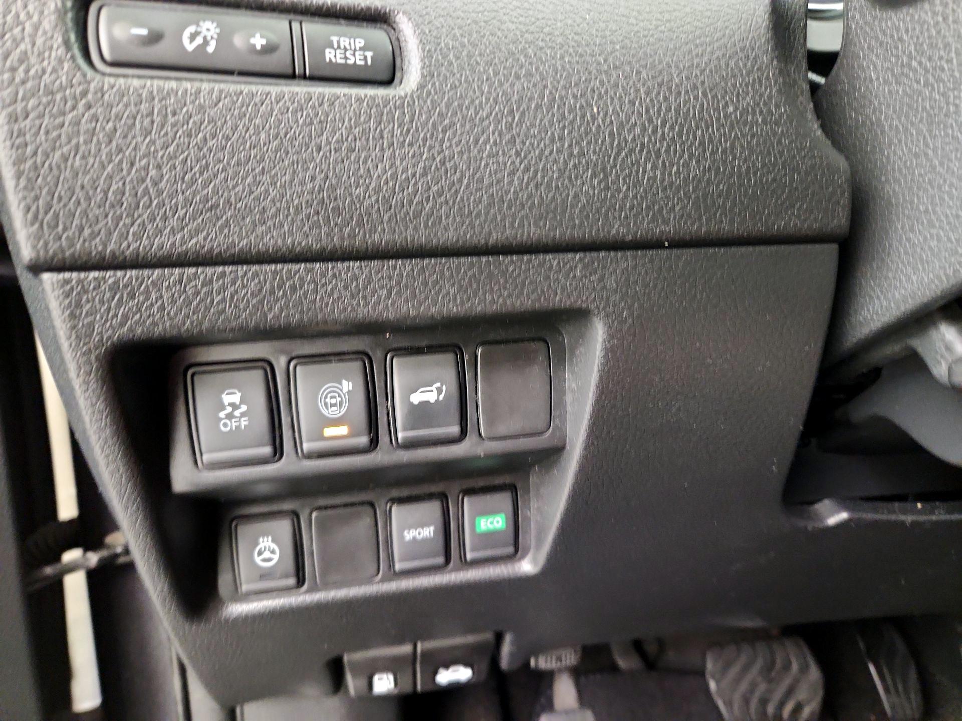 Thumbnail: 2017 Nissan Rogue - 13