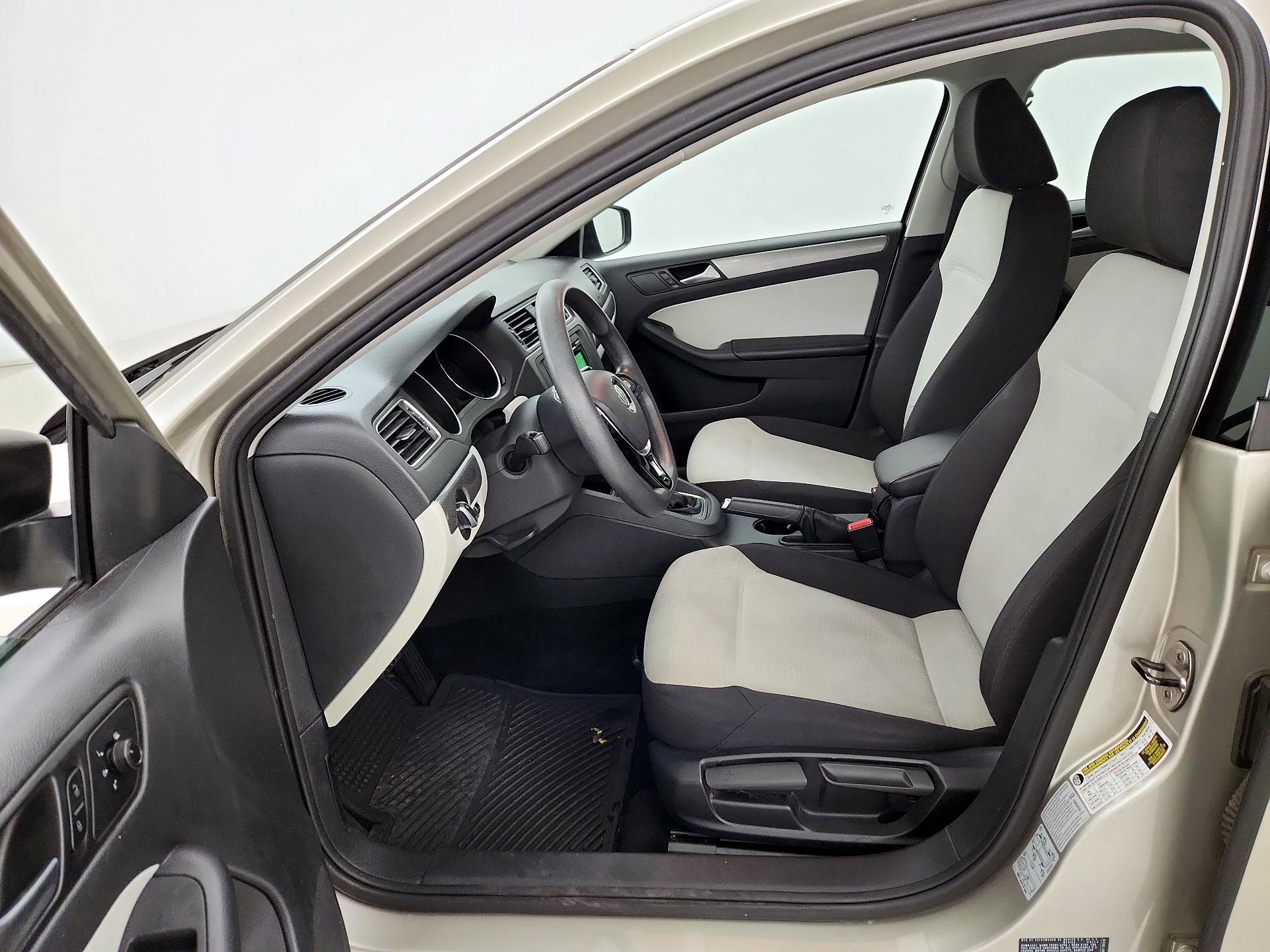 Thumbnail: 2015 Volkswagen Jetta - 11