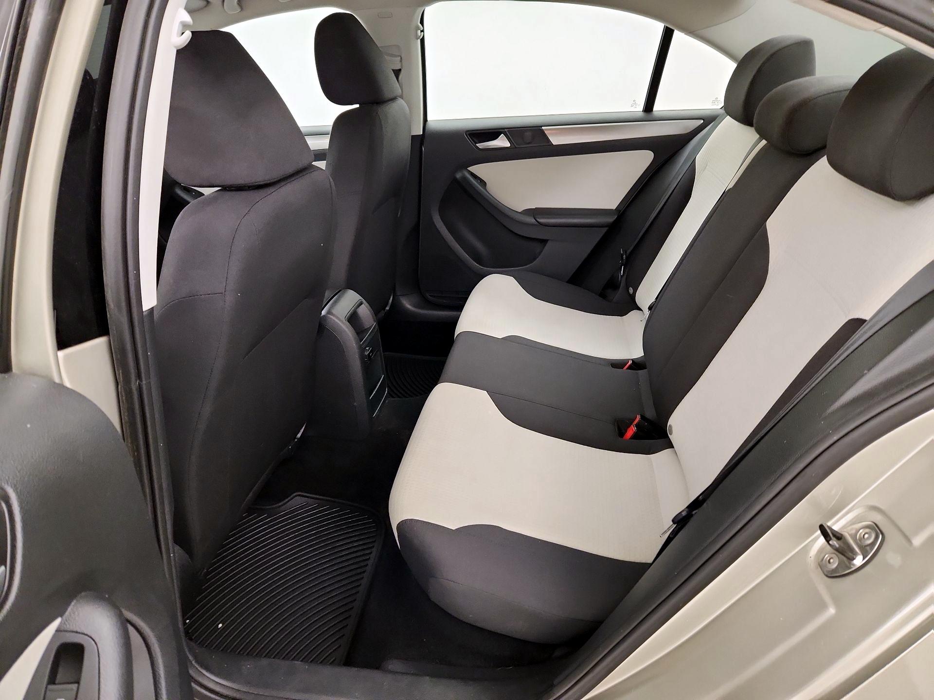 Thumbnail: 2015 Volkswagen Jetta - 18