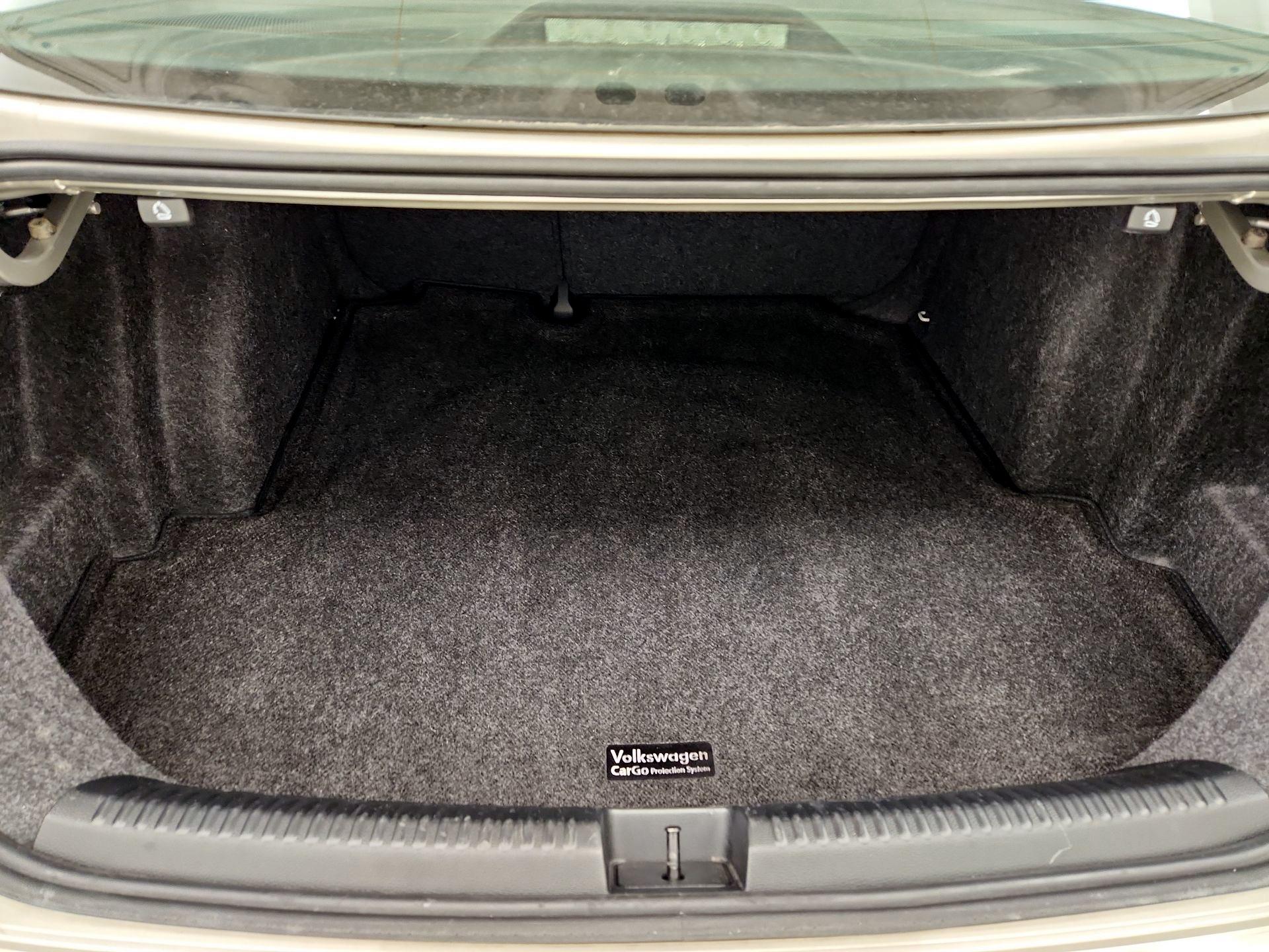 Thumbnail: 2015 Volkswagen Jetta - 19