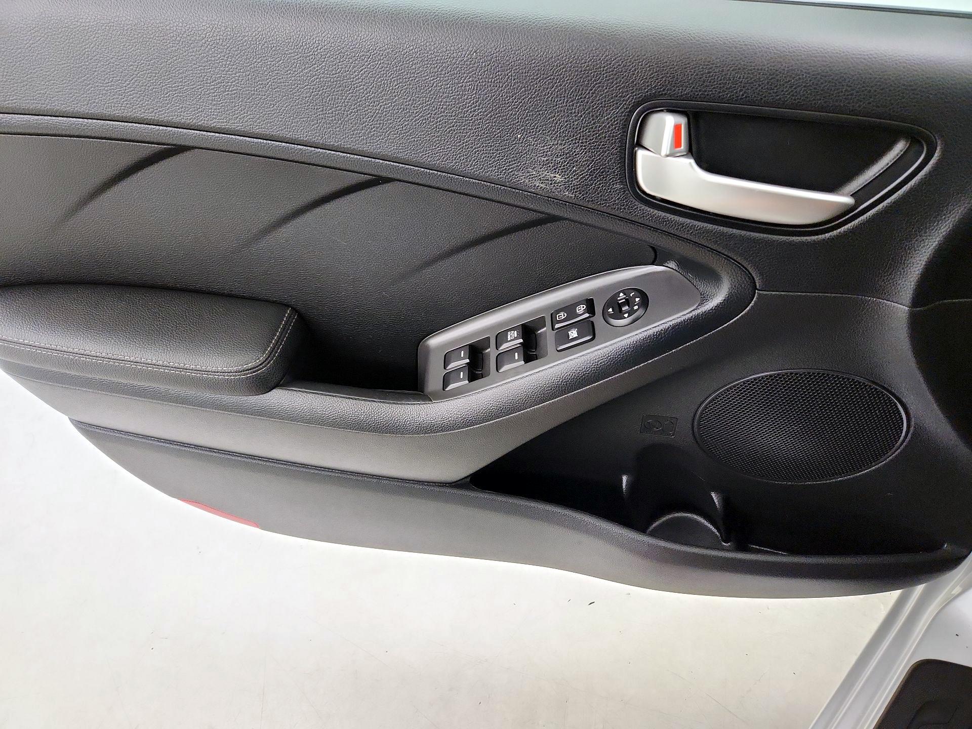 Thumbnail: 2017 Kia Forte - 12