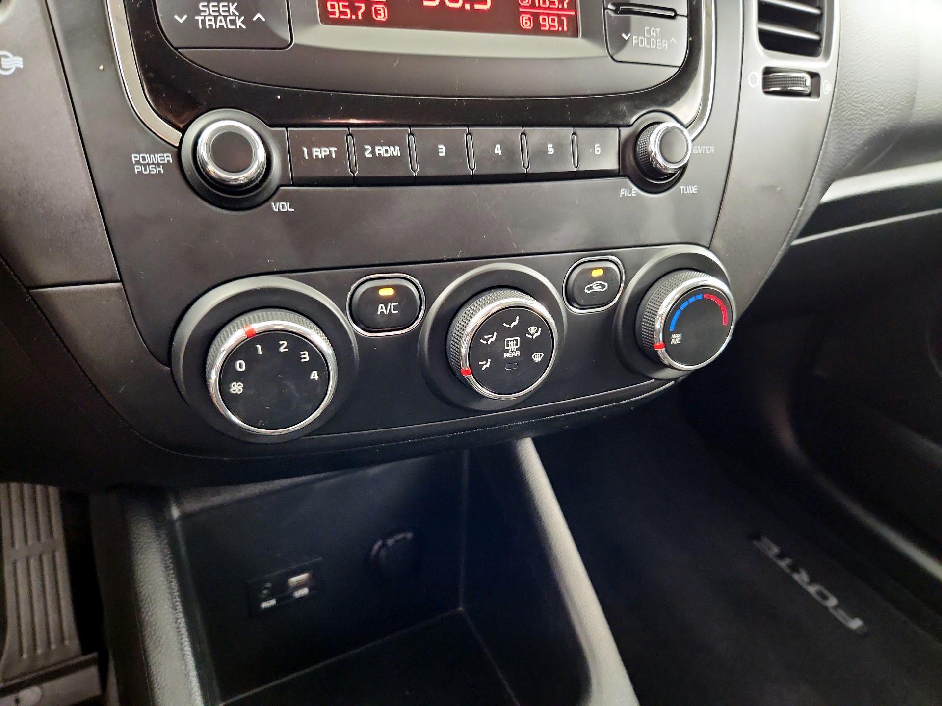 Thumbnail: 2017 Kia Forte - 15