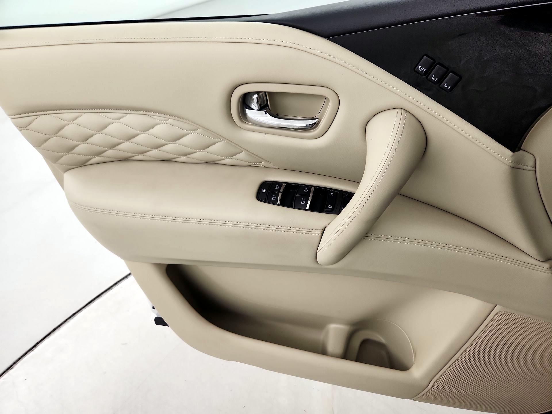 Thumbnail: 2018 INFINITI QX80 - 12