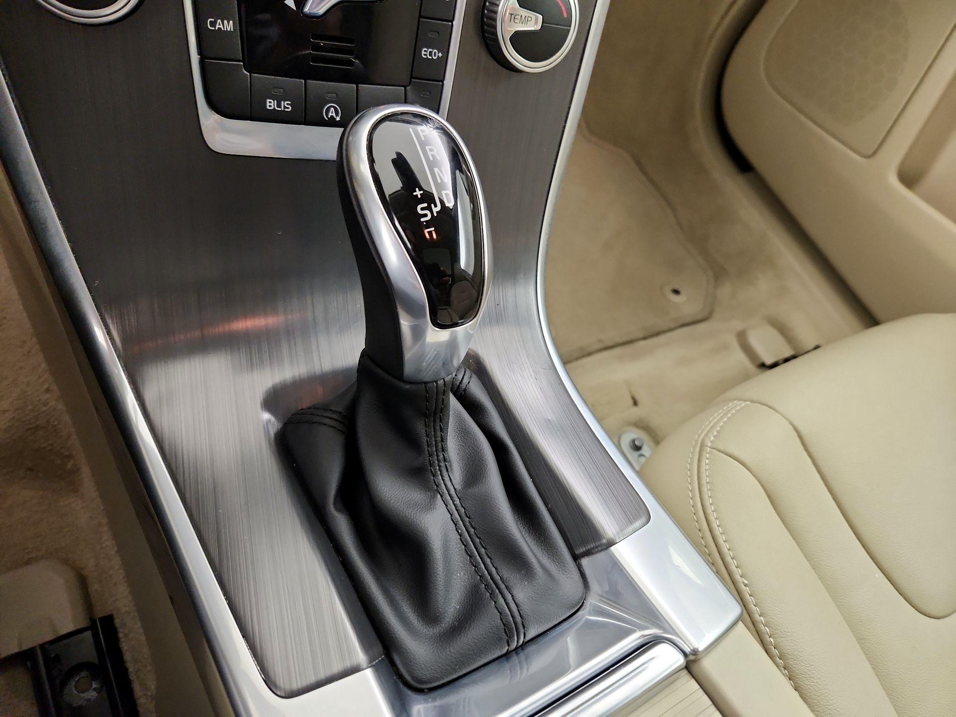 Thumbnail: 2015 Volvo XC60 - 18