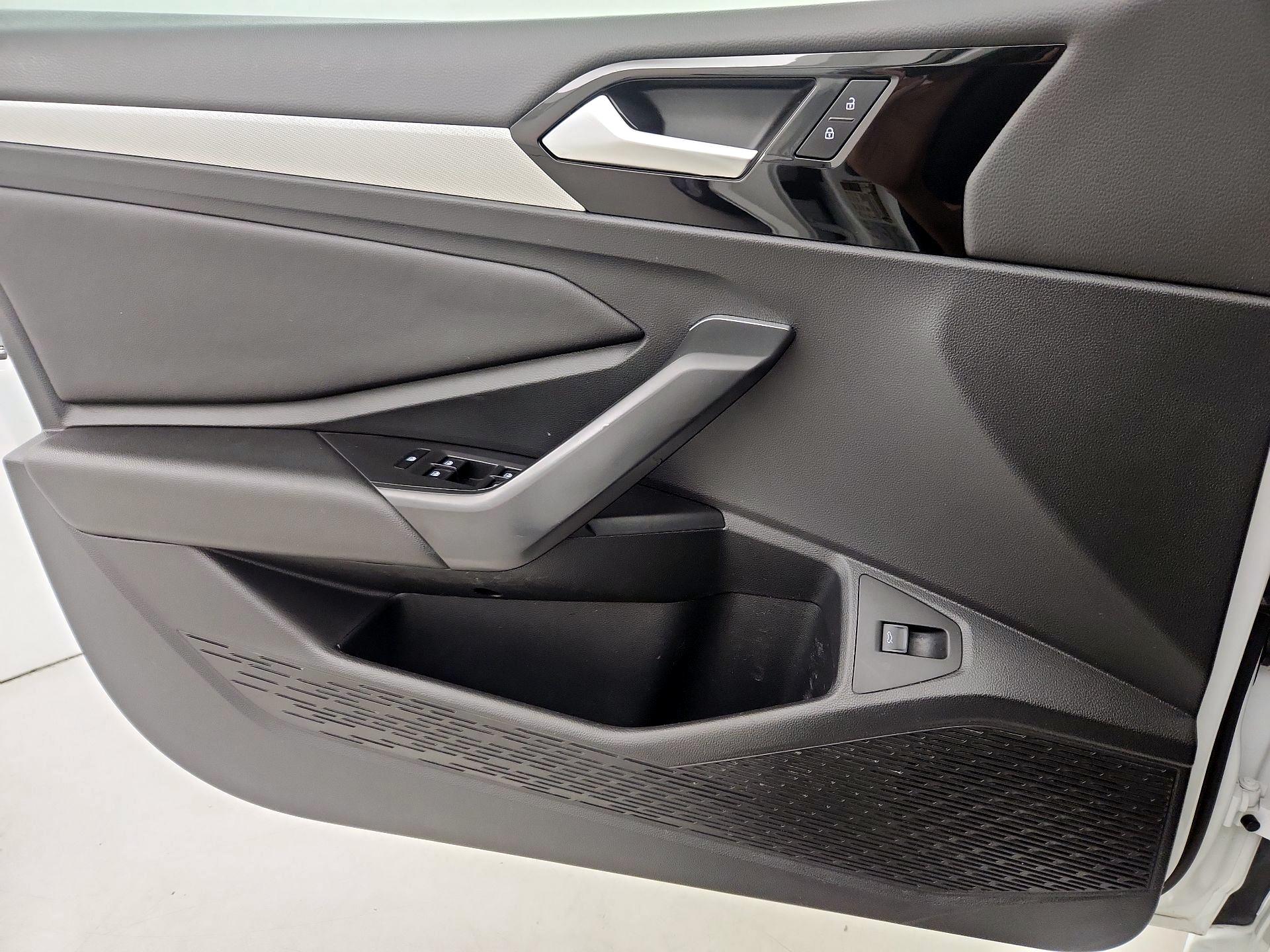 Thumbnail: 2019 Volkswagen Jetta - 12