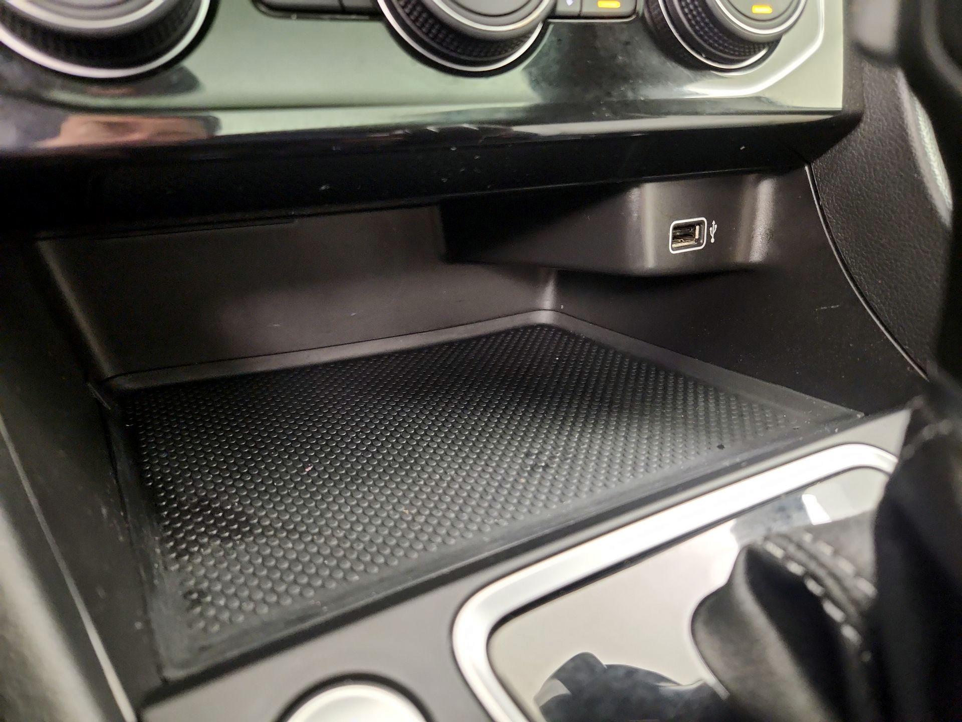 Thumbnail: 2019 Volkswagen Jetta - 18