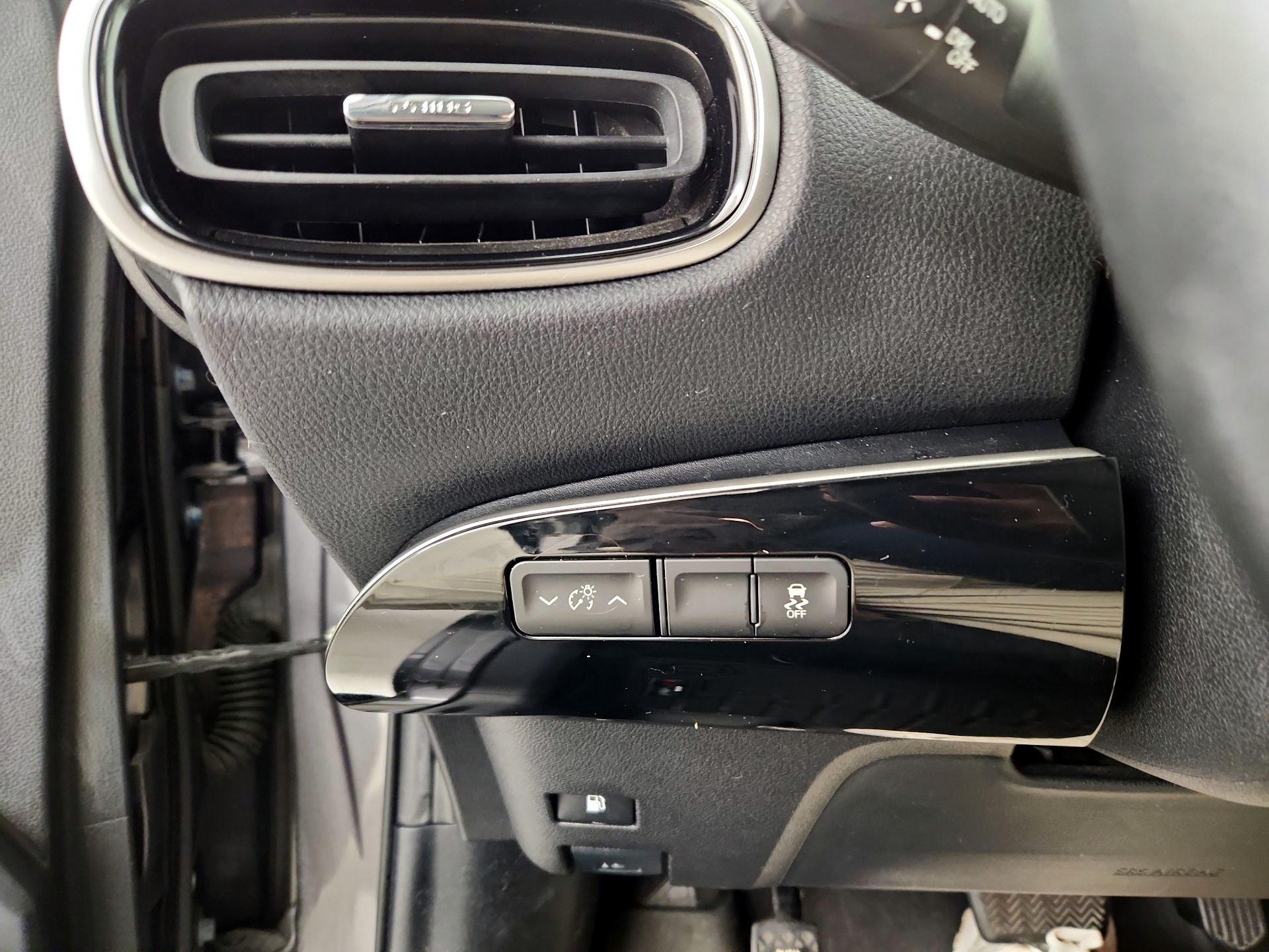 Thumbnail: 2016 Toyota Prius - 13