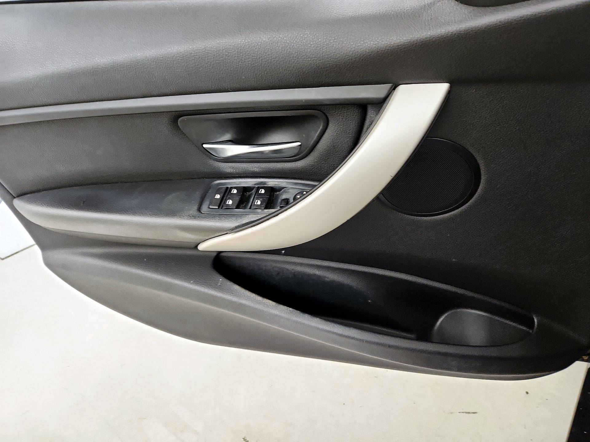 Thumbnail: 2015 BMW 3 Series - 12