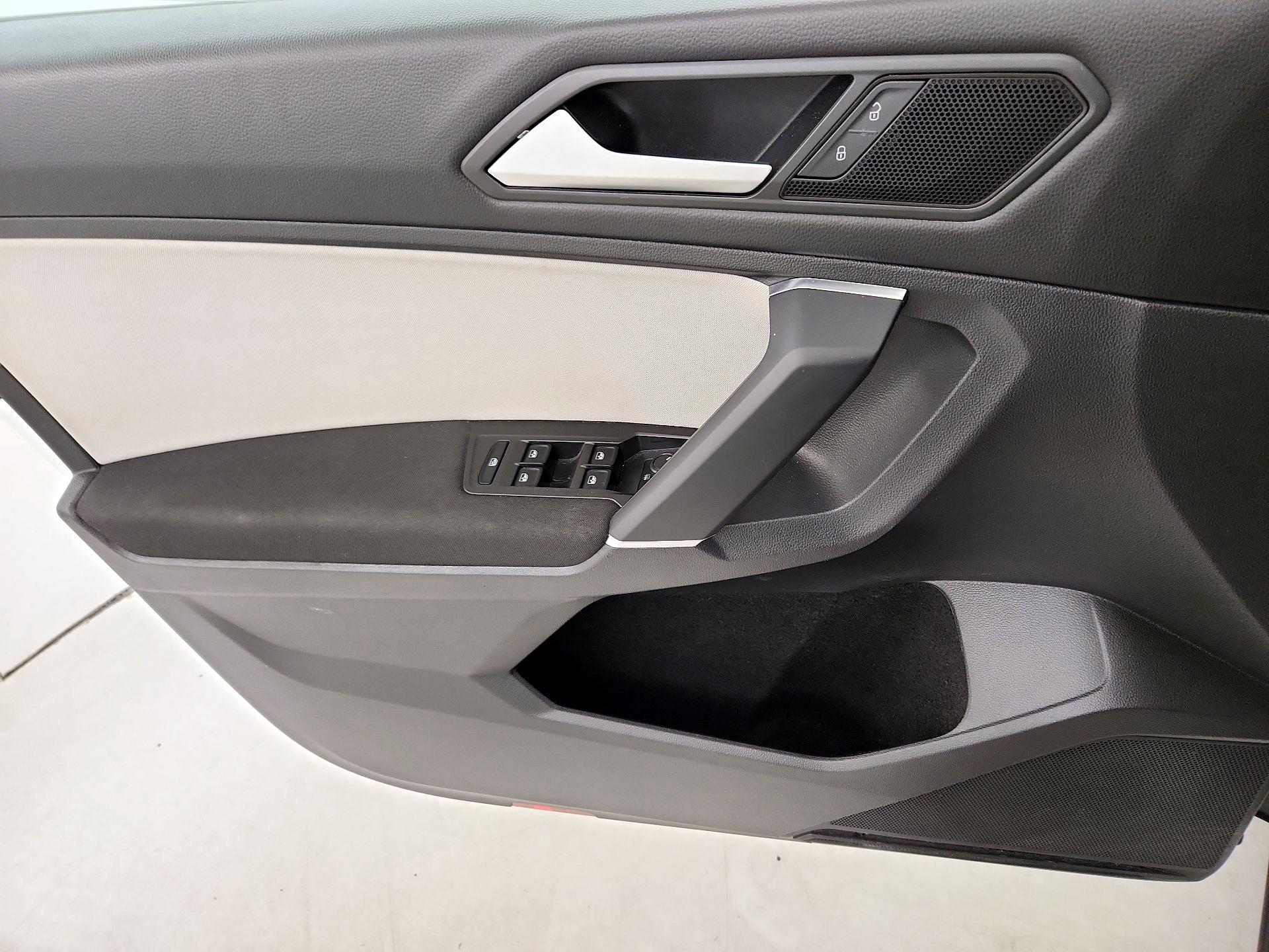 Thumbnail: 2020 Volkswagen Tiguan - 12