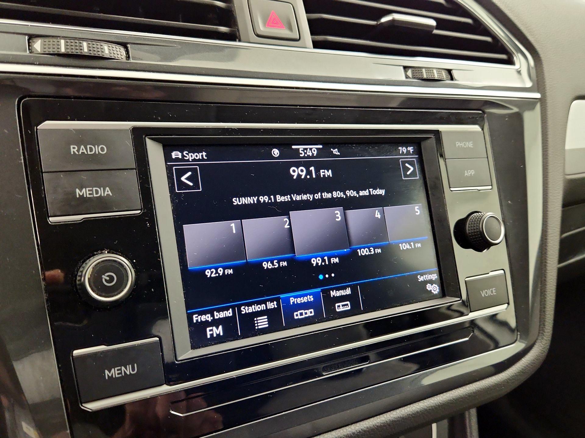 Thumbnail: 2020 Volkswagen Tiguan - 15