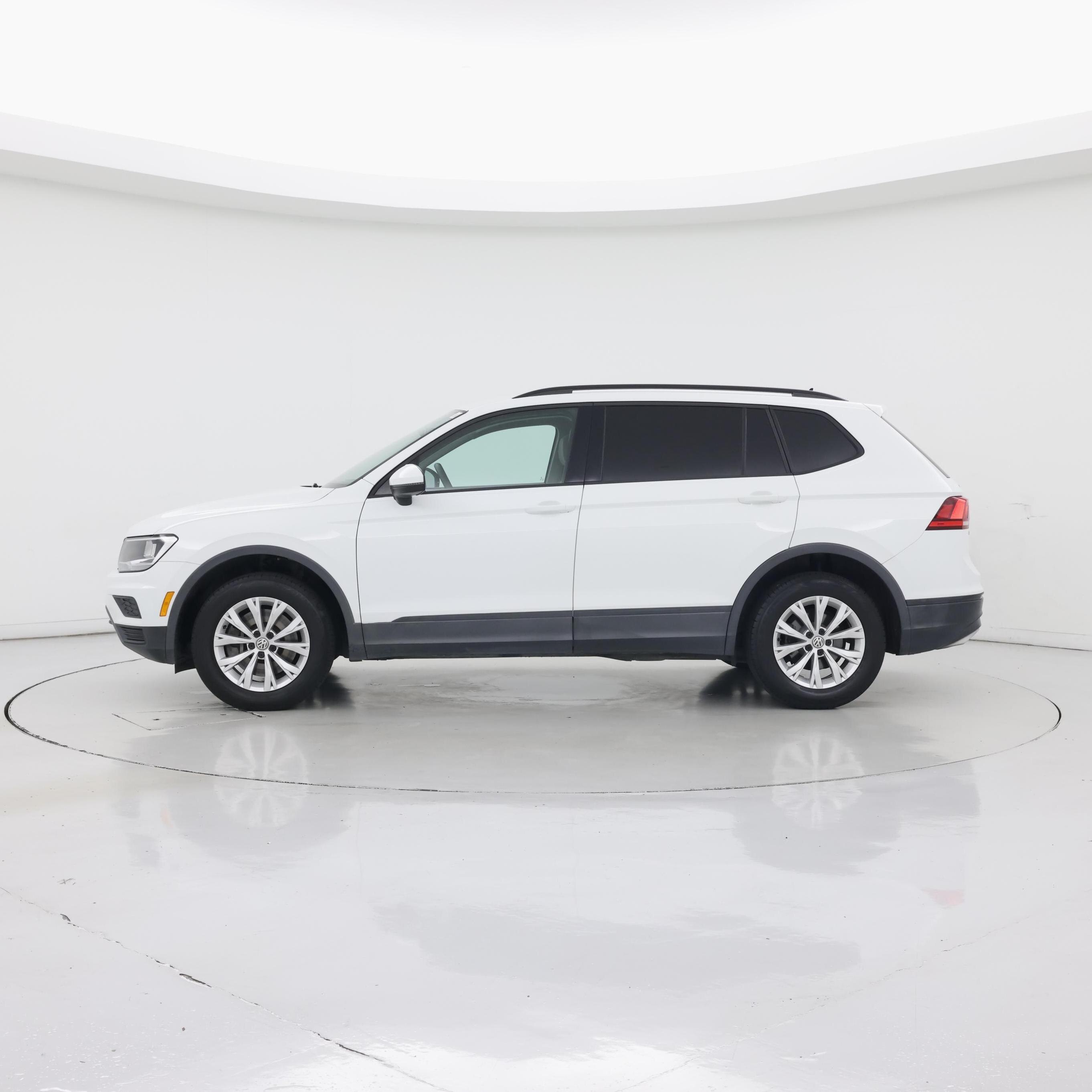 Thumbnail: 2020 Volkswagen Tiguan - 3