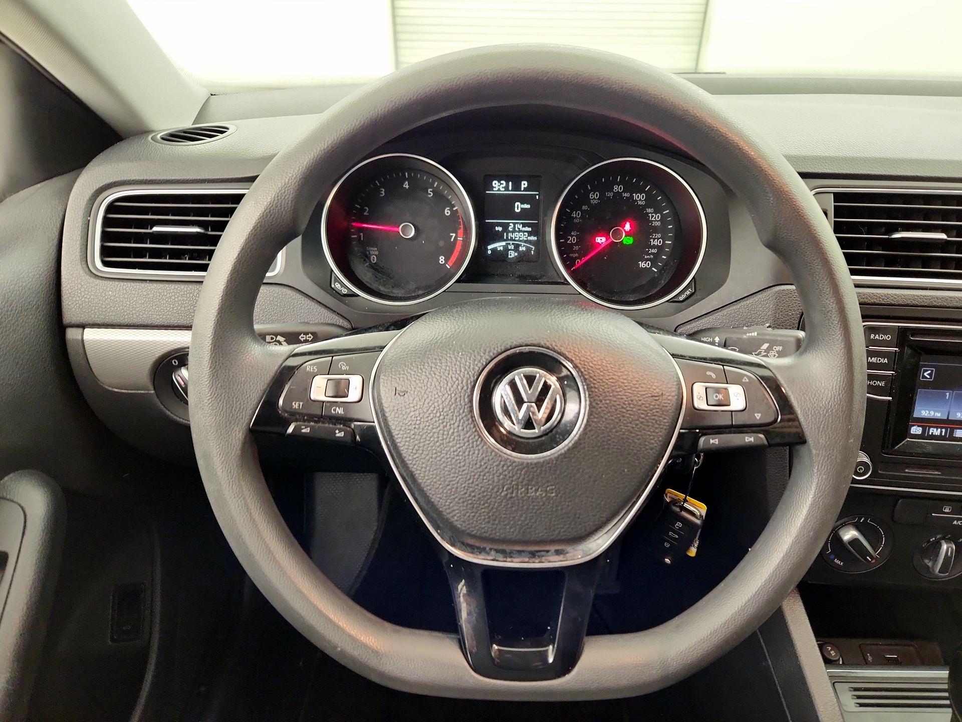 Thumbnail: 2017 Volkswagen Jetta - 10