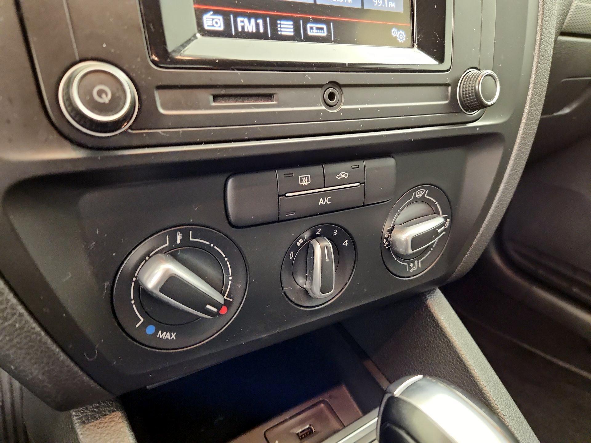 Thumbnail: 2017 Volkswagen Jetta - 16