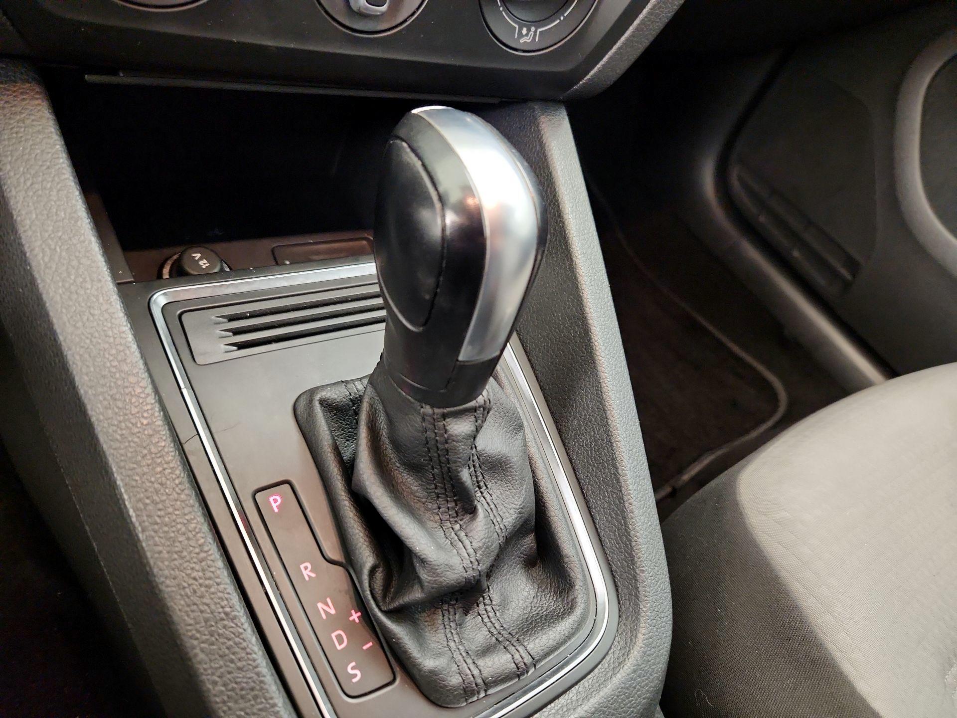 Thumbnail: 2017 Volkswagen Jetta - 17