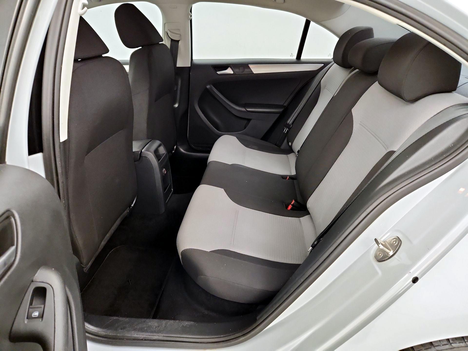 Thumbnail: 2017 Volkswagen Jetta - 19