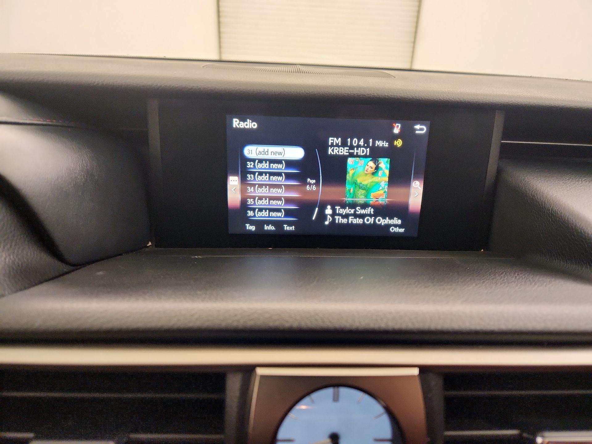 Thumbnail: 2020 Lexus IS - 15