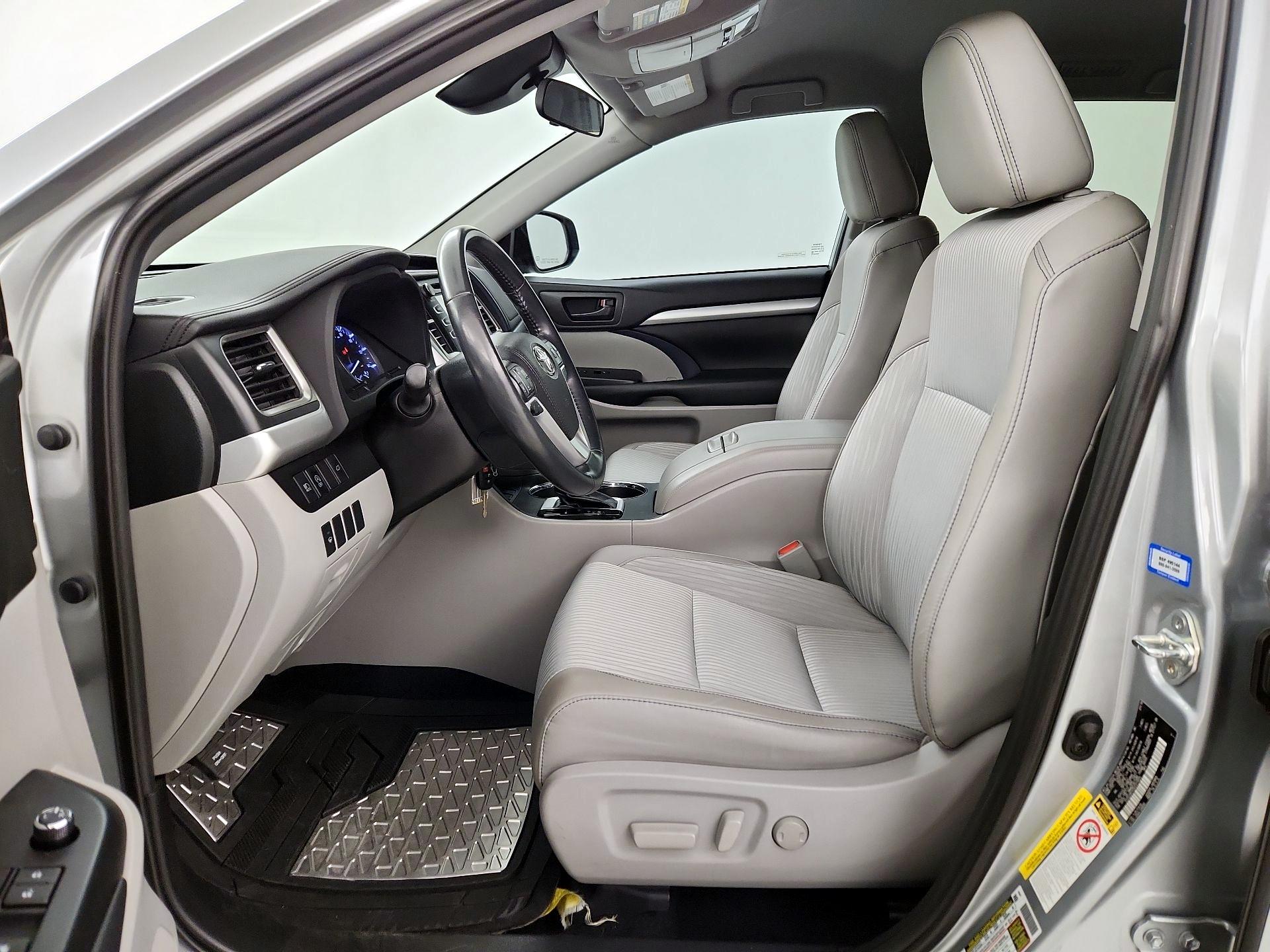 Thumbnail: 2019 Toyota Highlander - 11