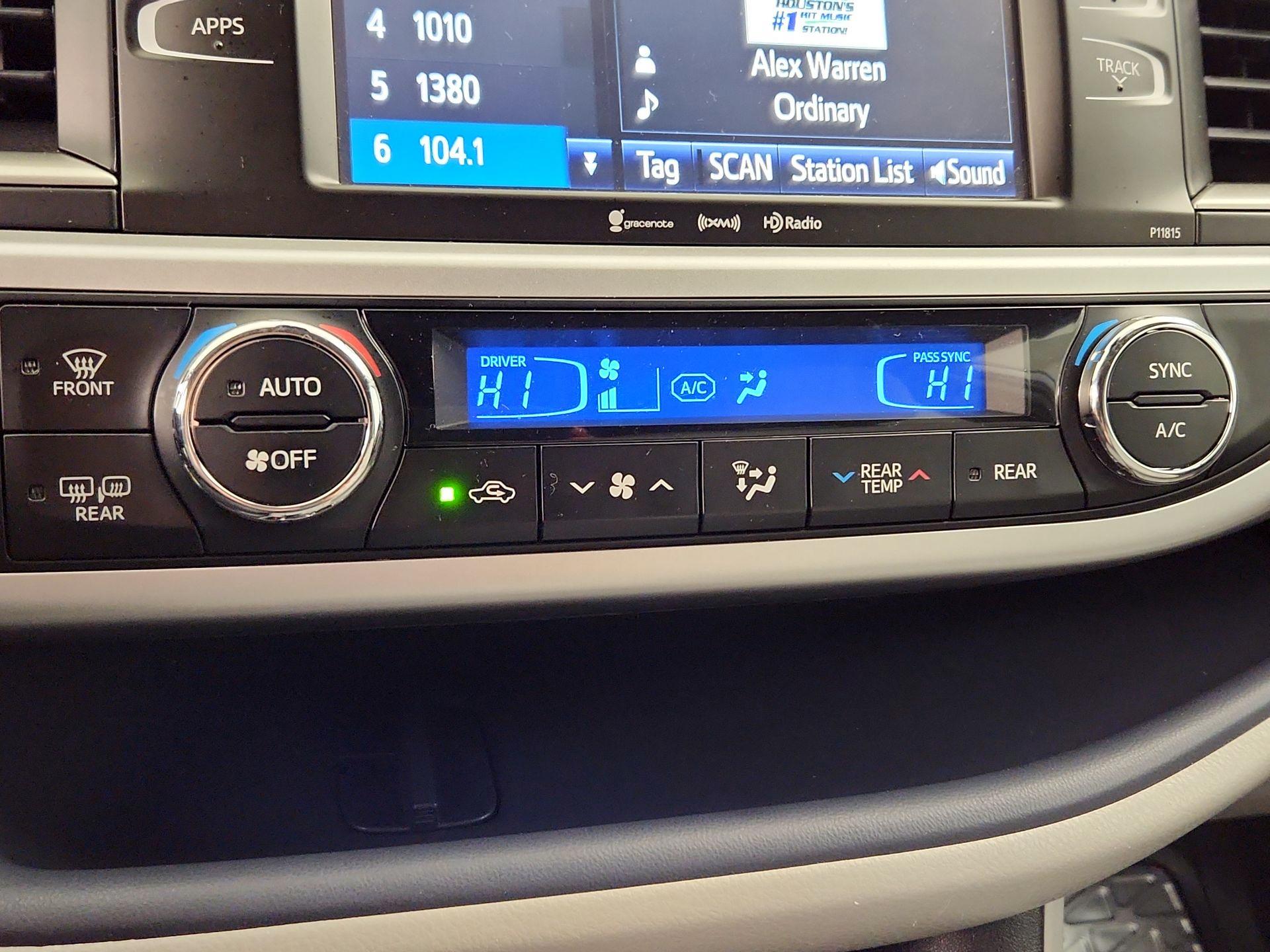 Thumbnail: 2019 Toyota Highlander - 16