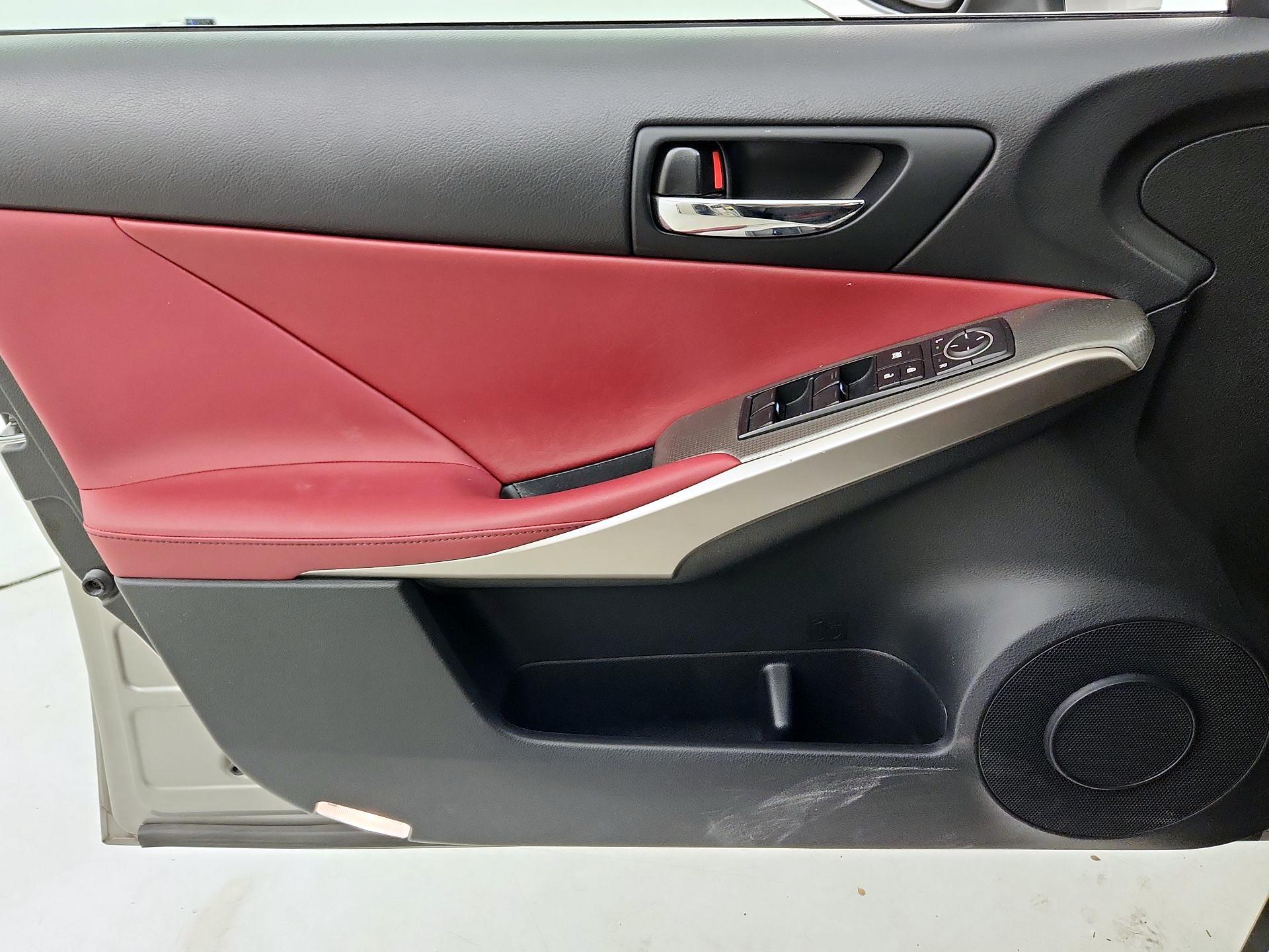 Thumbnail: 2016 Lexus IS - 12