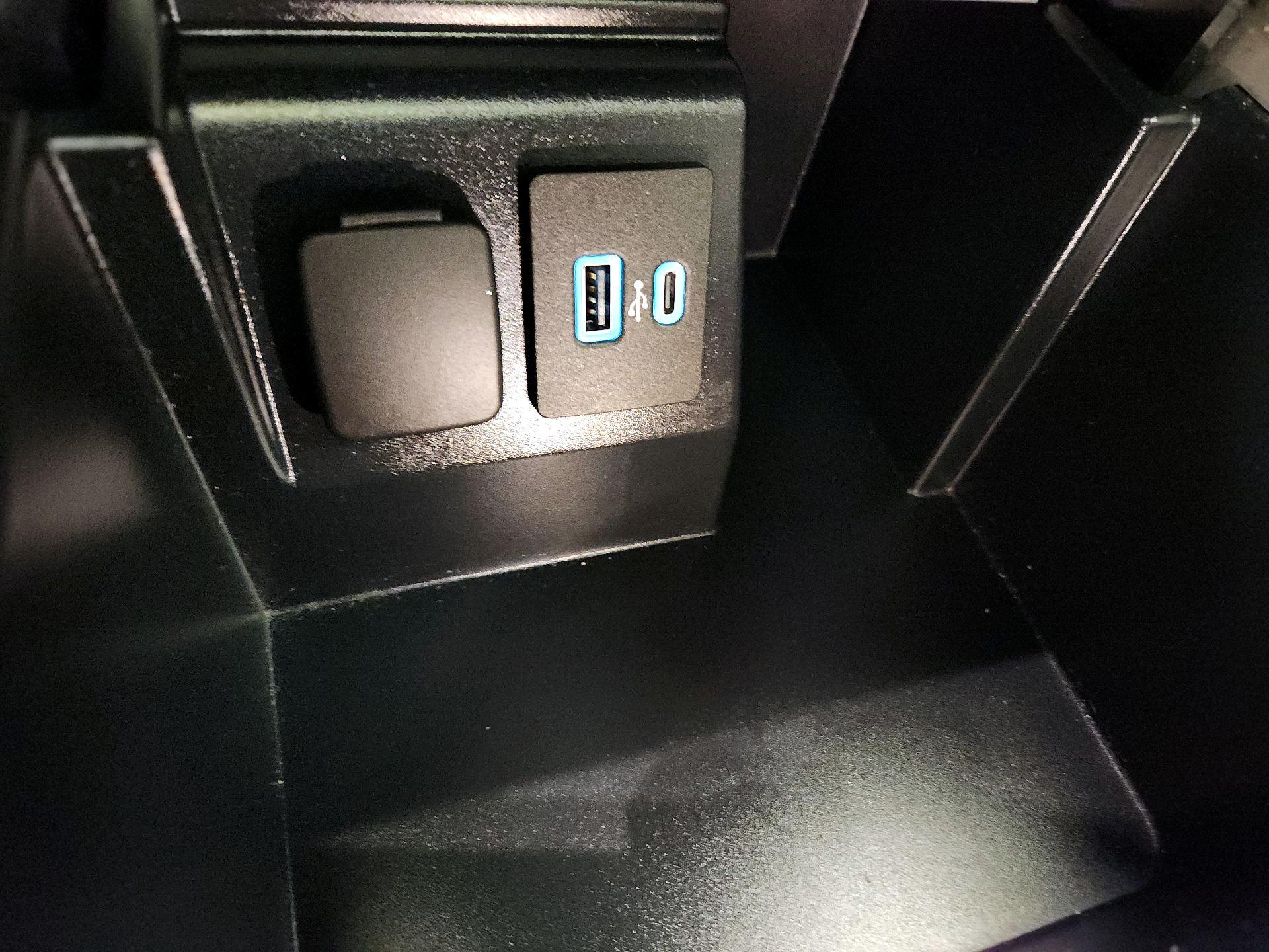 Thumbnail: 2022 Ford Explorer - 19