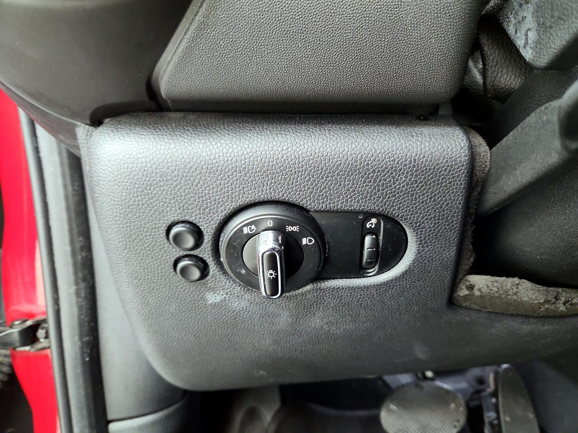 Thumbnail: 2015 MINI Cooper Hardtop - 13