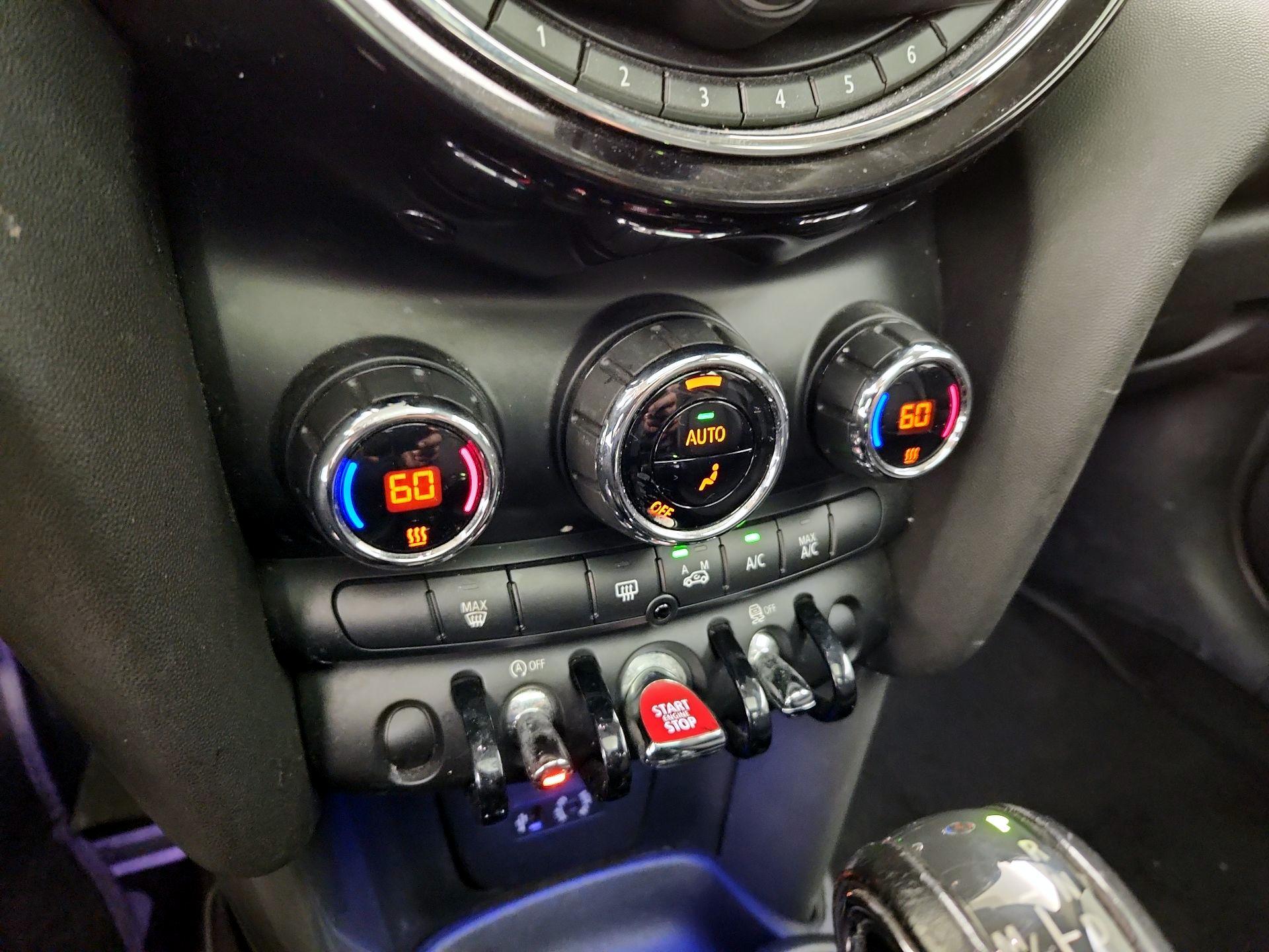 Thumbnail: 2015 MINI Cooper Hardtop - 16