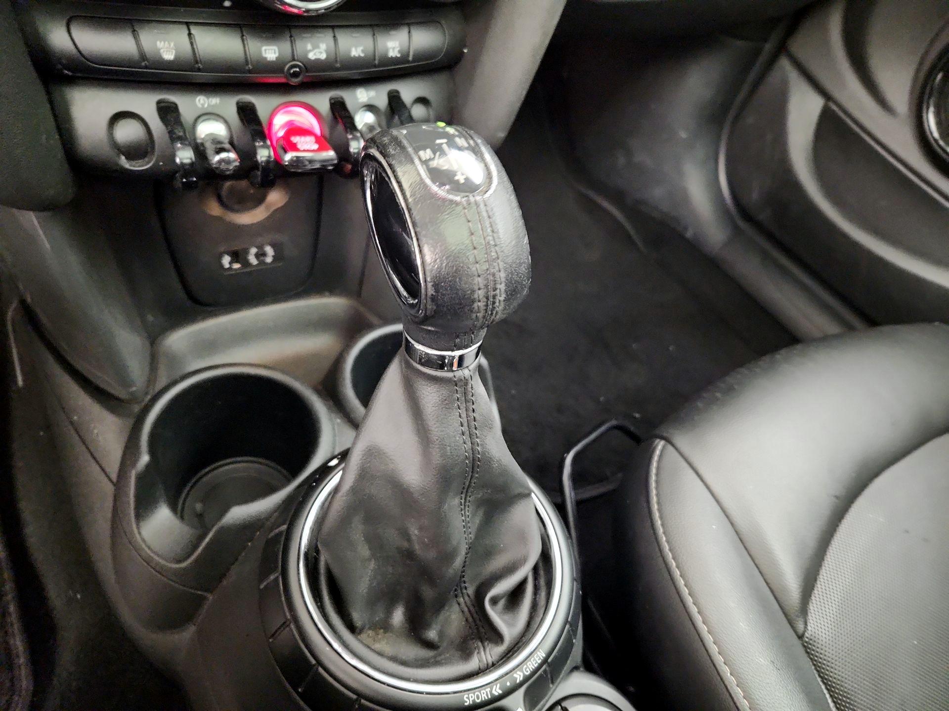 Thumbnail: 2015 MINI Cooper Hardtop - 17