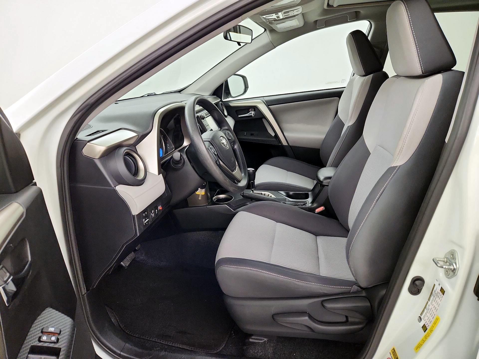 Thumbnail: 2015 Toyota RAV4 - 11