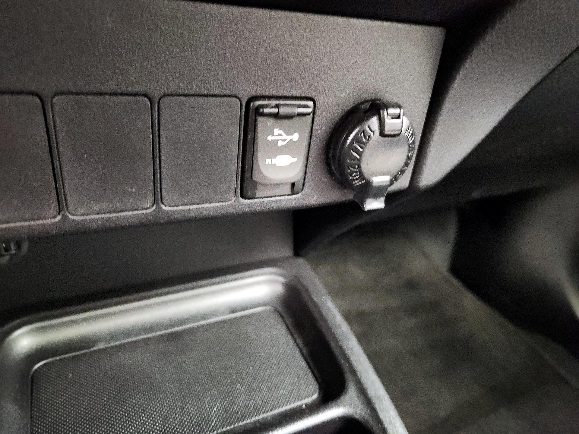 Thumbnail: 2015 Toyota RAV4 - 18