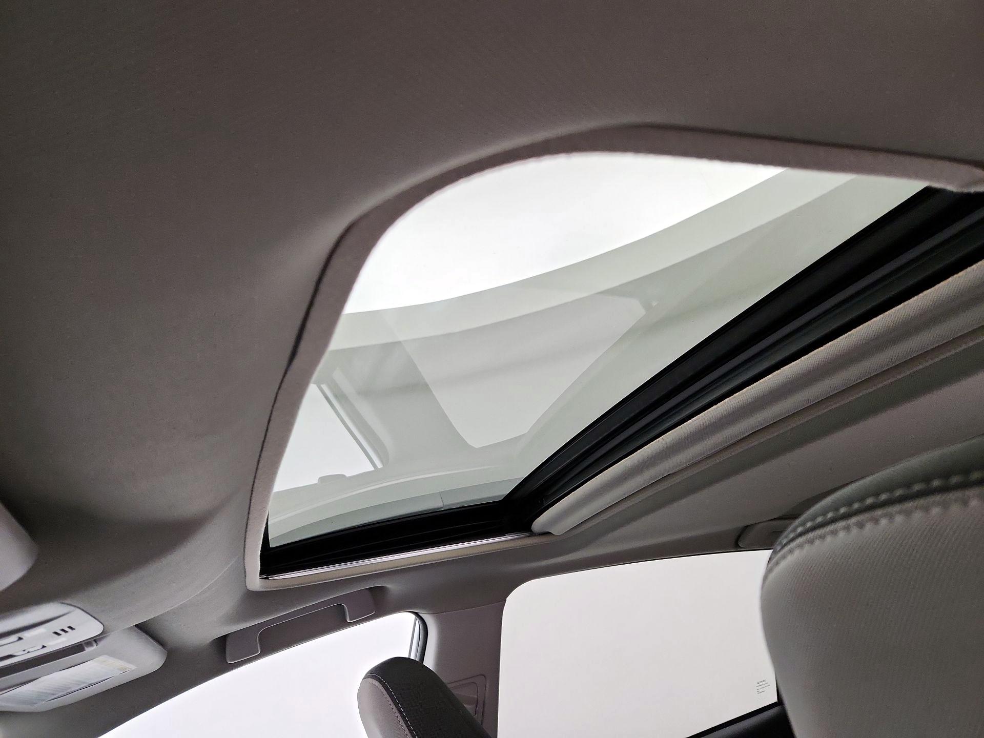 Thumbnail: 2015 Toyota RAV4 - 19