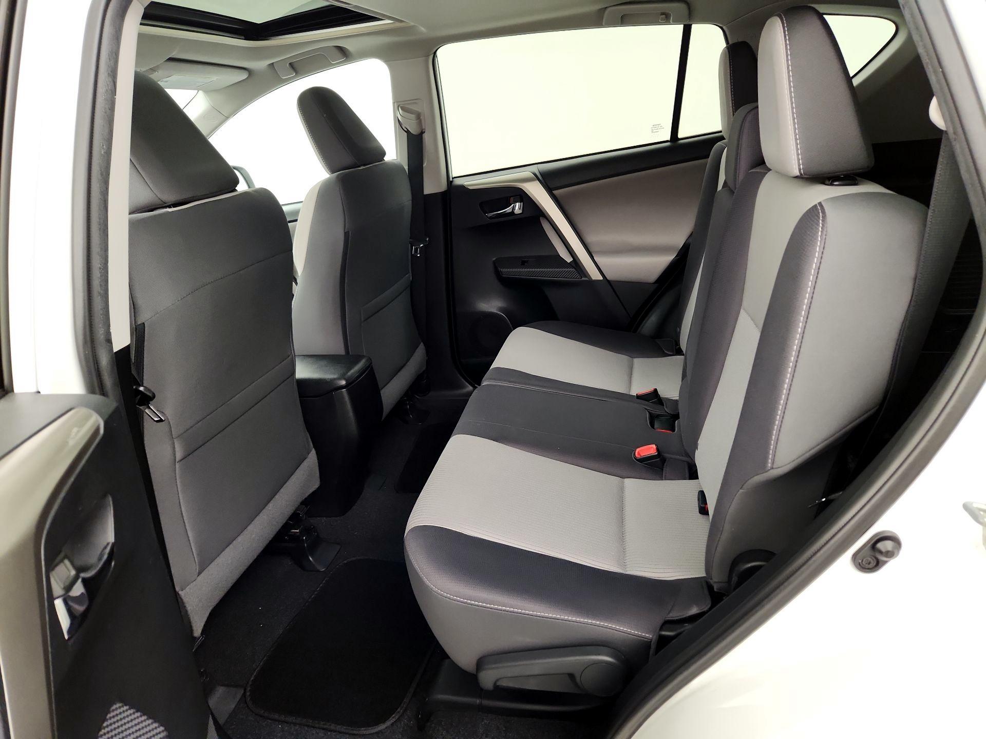 Thumbnail: 2015 Toyota RAV4 - 20