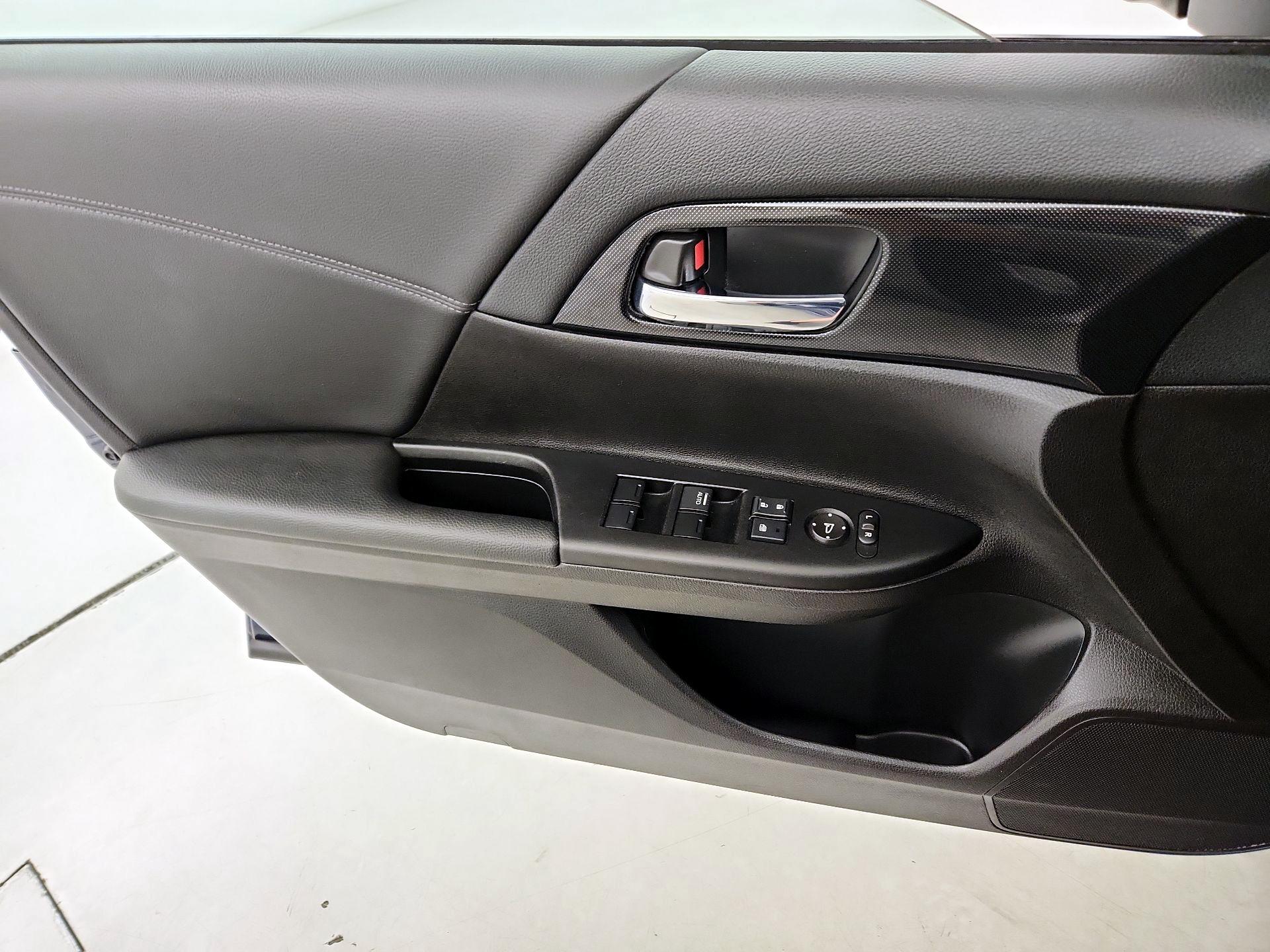 Thumbnail: 2015 Honda Accord - 12