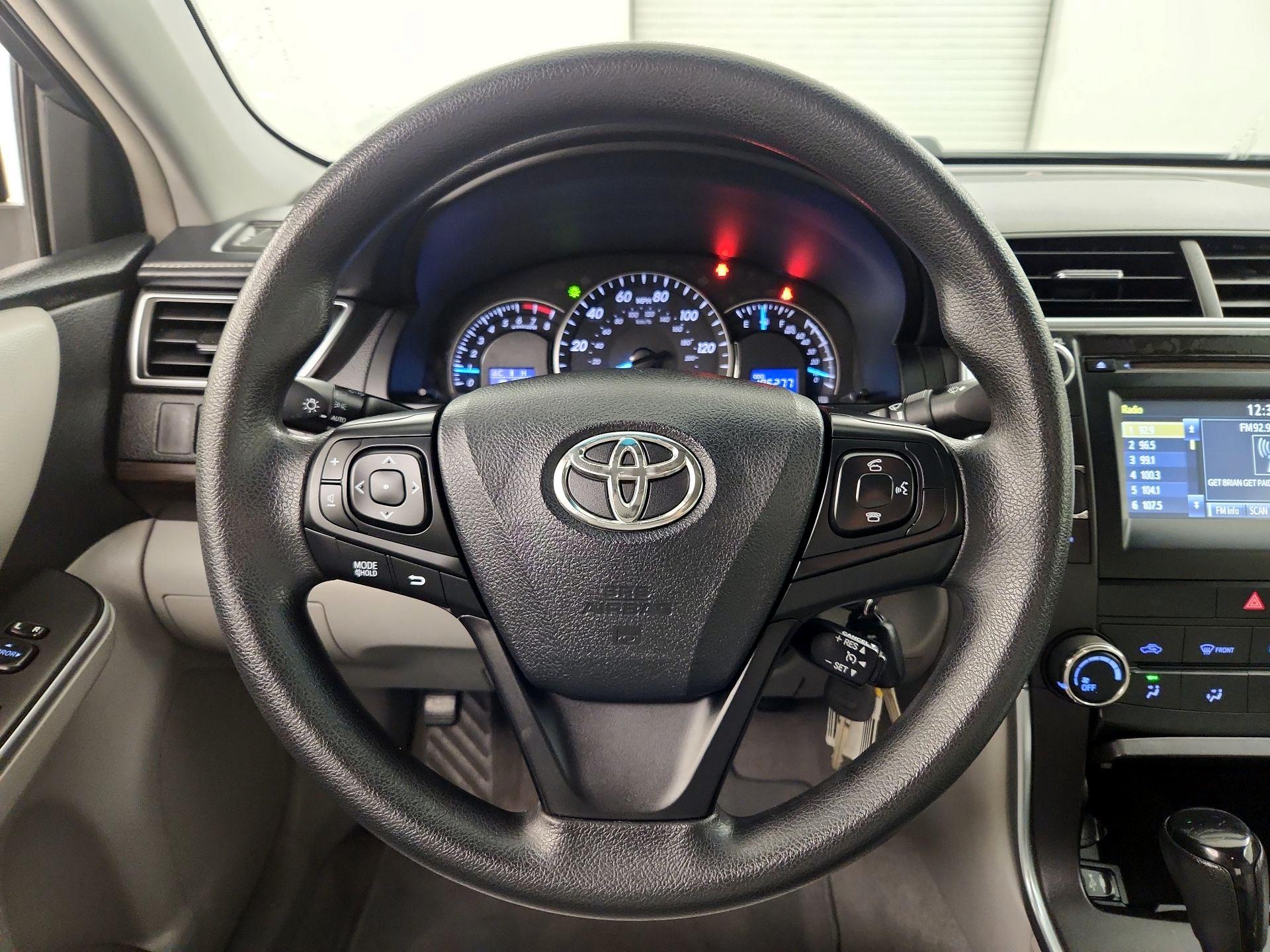 Thumbnail: 2015 Toyota Camry - 10