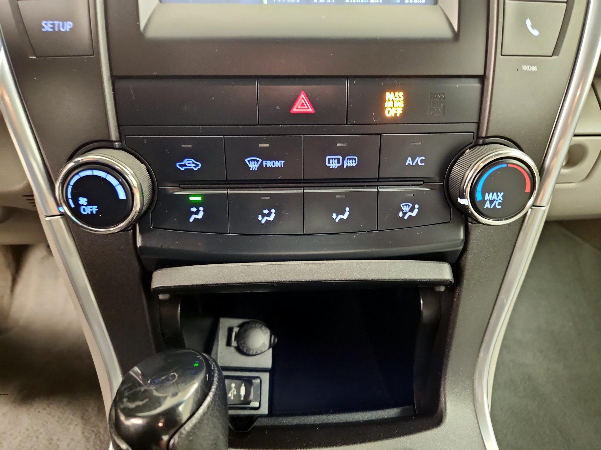 Thumbnail: 2015 Toyota Camry - 16