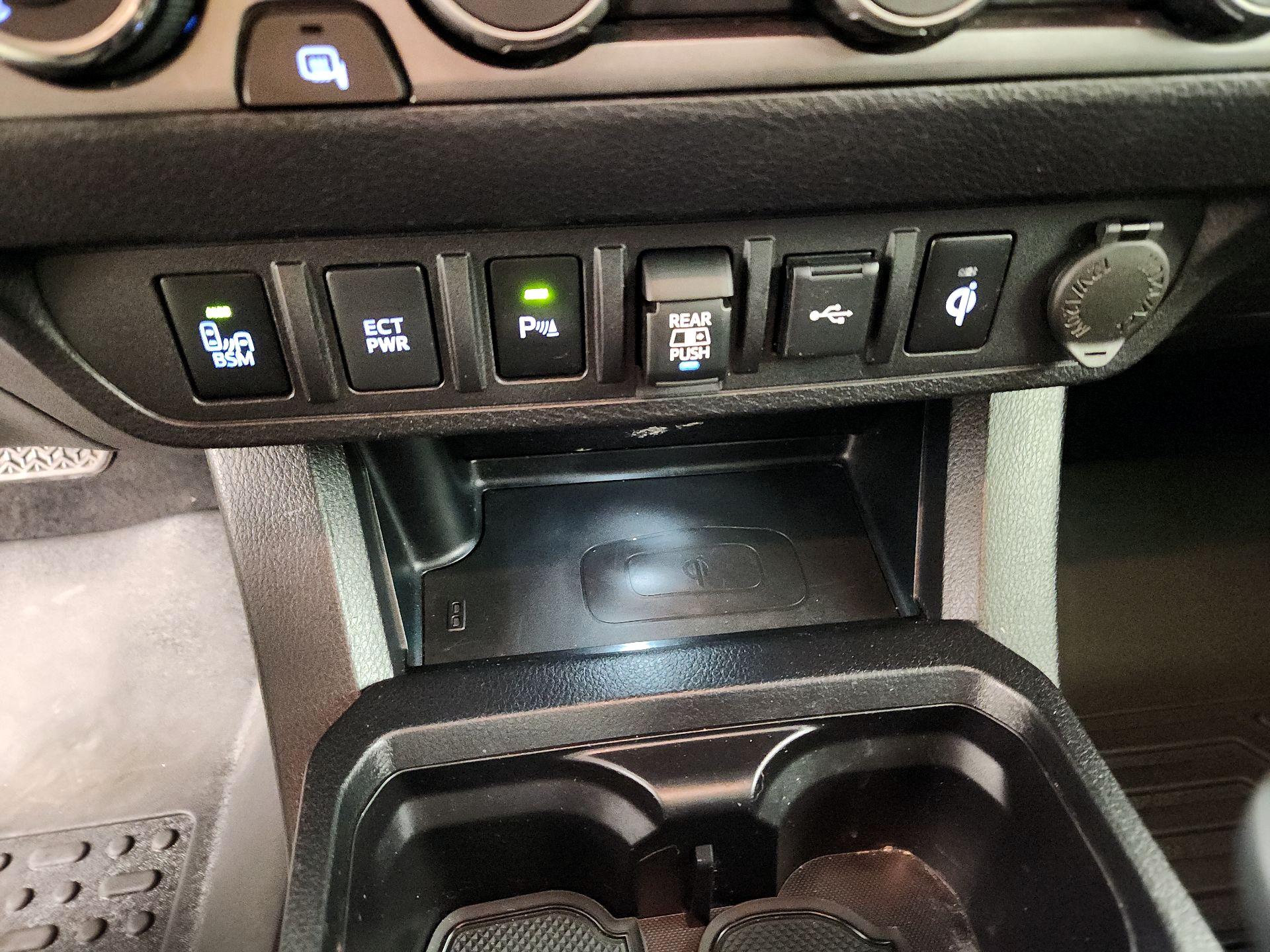 Thumbnail: 2022 Toyota Tacoma - 18