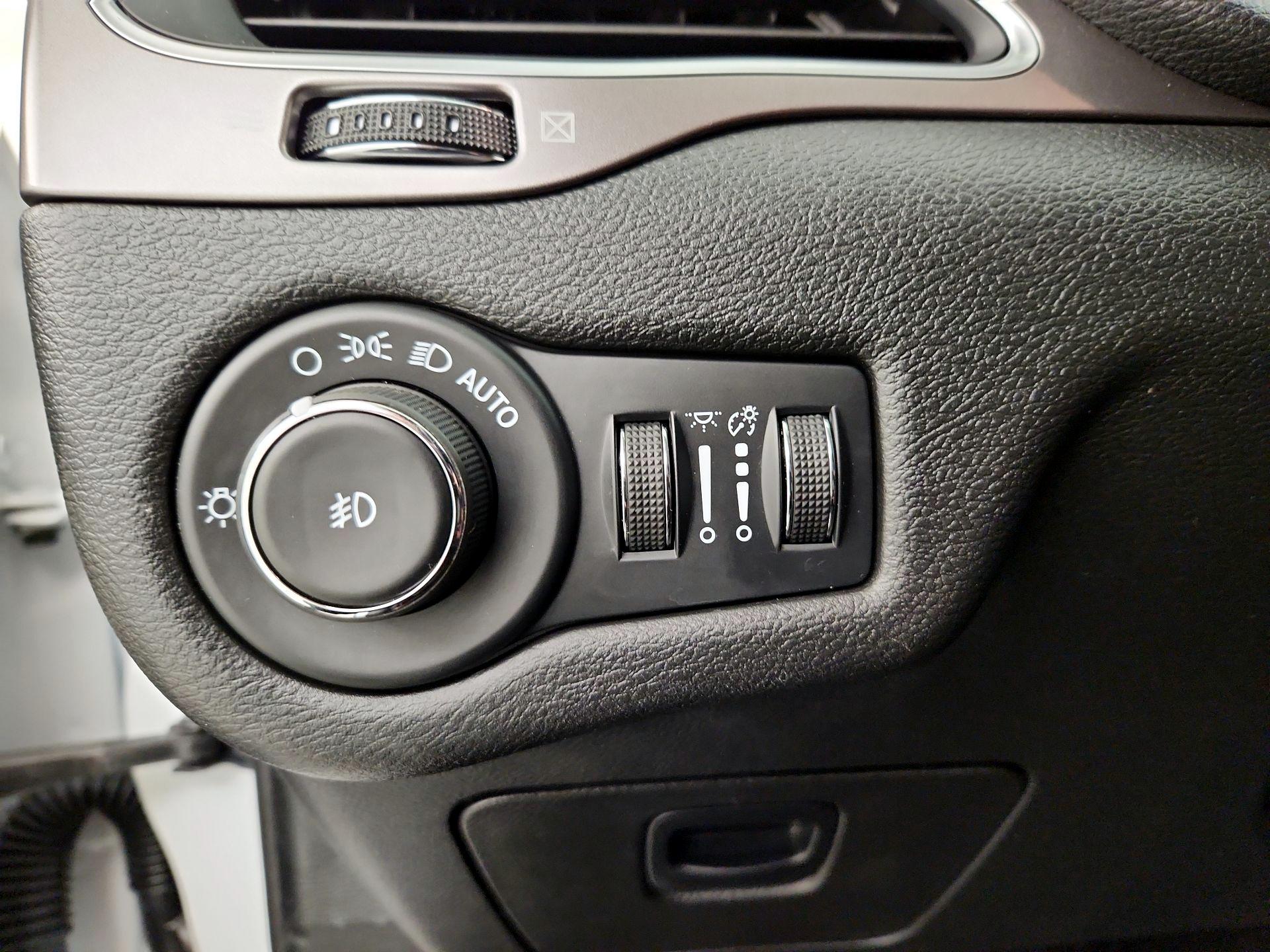 Thumbnail: 2022 Jeep Cherokee - 13