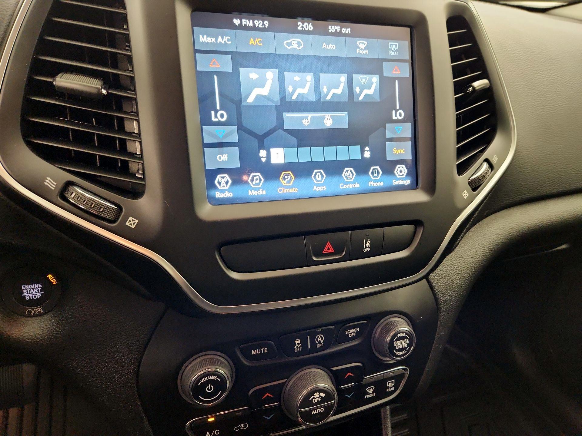 Thumbnail: 2022 Jeep Cherokee - 16