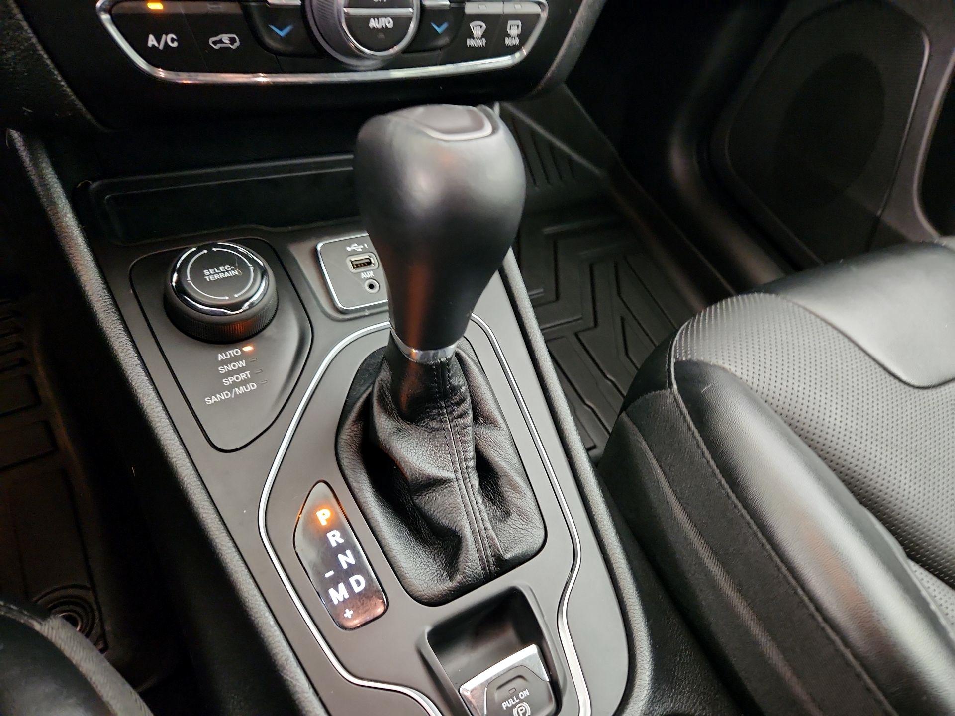 Thumbnail: 2022 Jeep Cherokee - 17