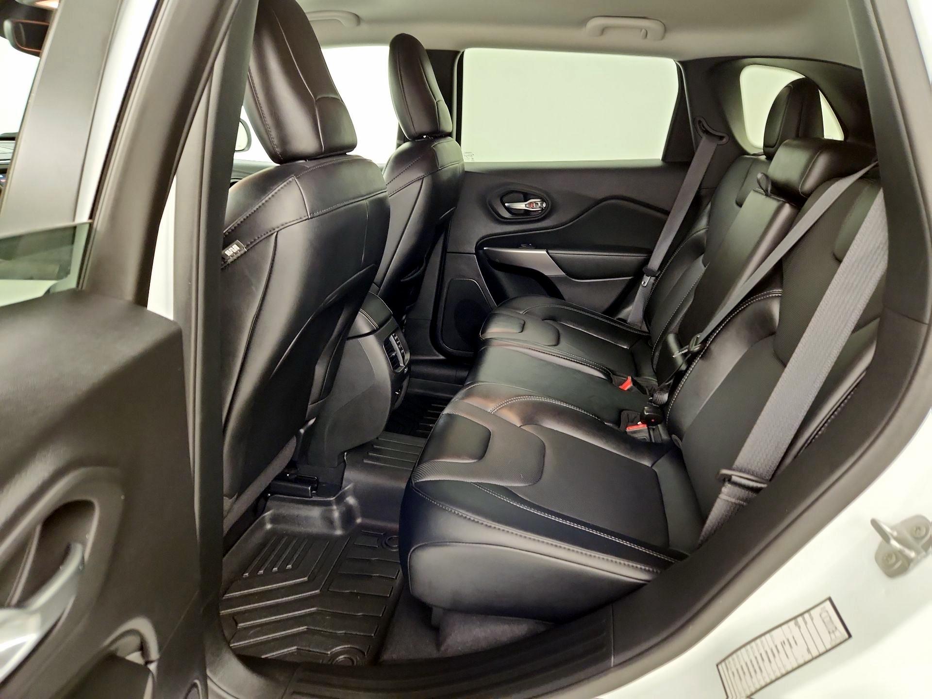 Thumbnail: 2022 Jeep Cherokee - 19