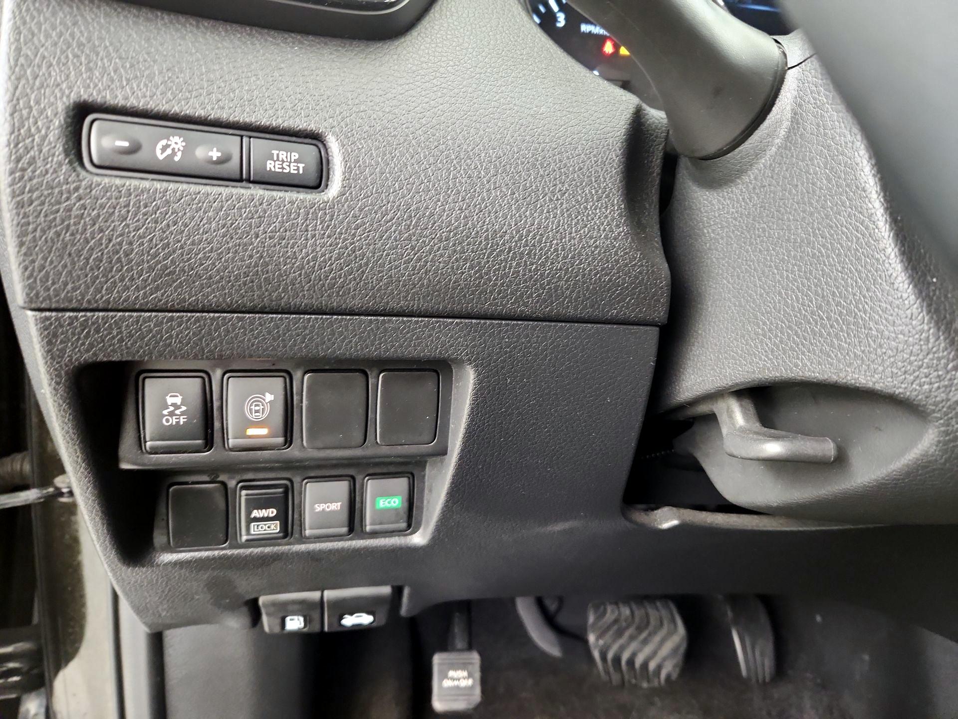 Thumbnail: 2017 Nissan Rogue - 13