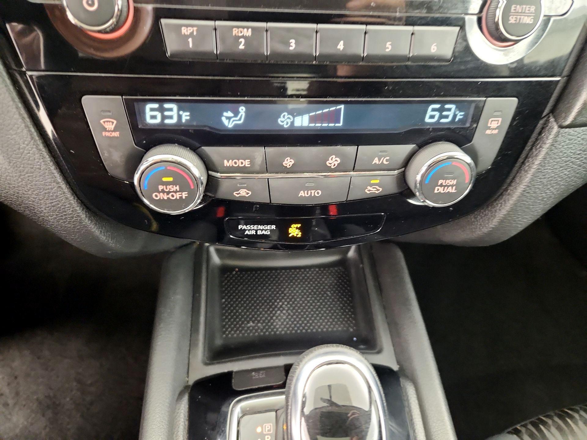 Thumbnail: 2017 Nissan Rogue - 16