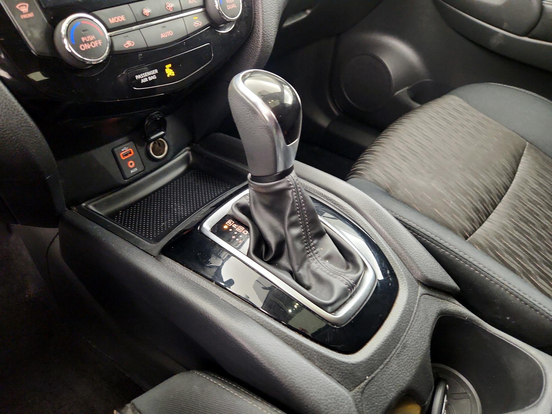 Thumbnail: 2017 Nissan Rogue - 17