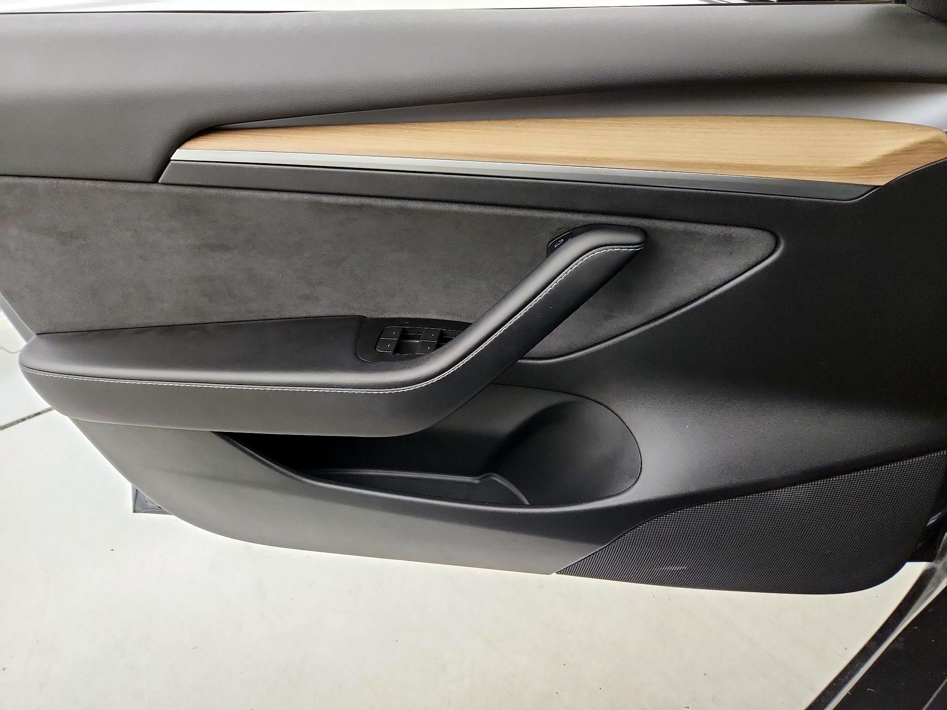 Thumbnail: 2023 Tesla Model 3 - 12