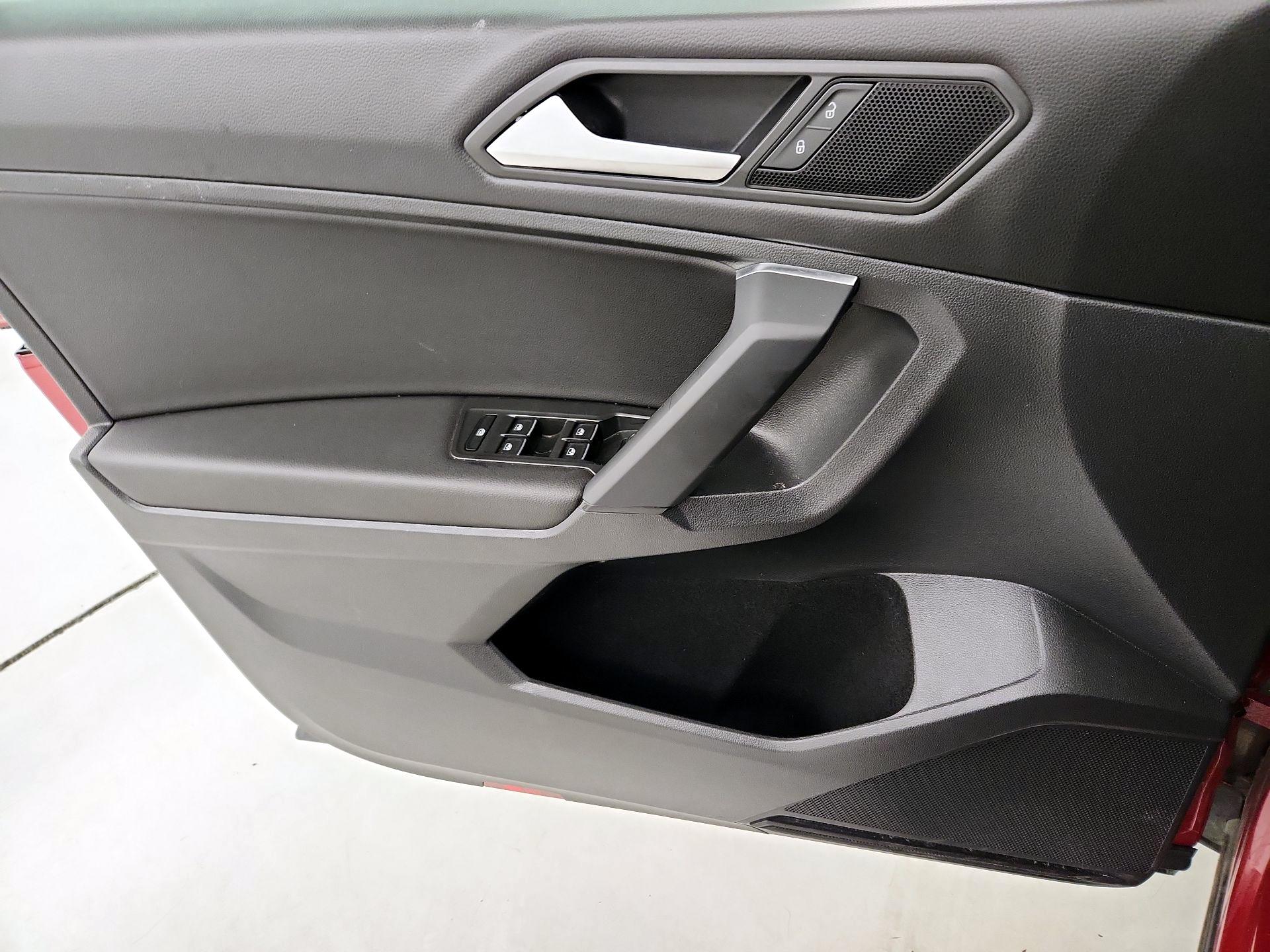 Thumbnail: 2019 Volkswagen Tiguan - 12